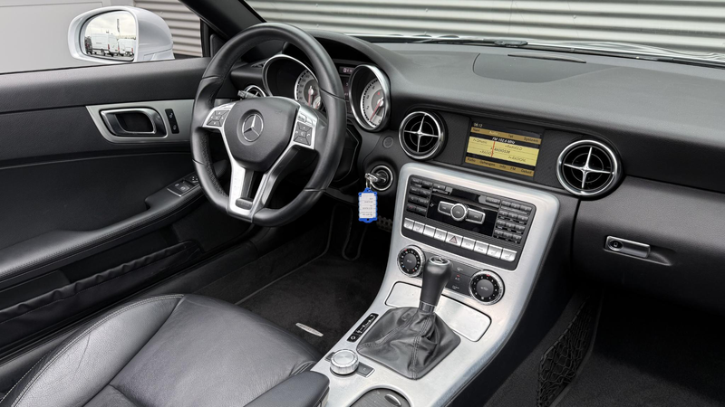 Mercedes-Benz SLK 200 — photo 12