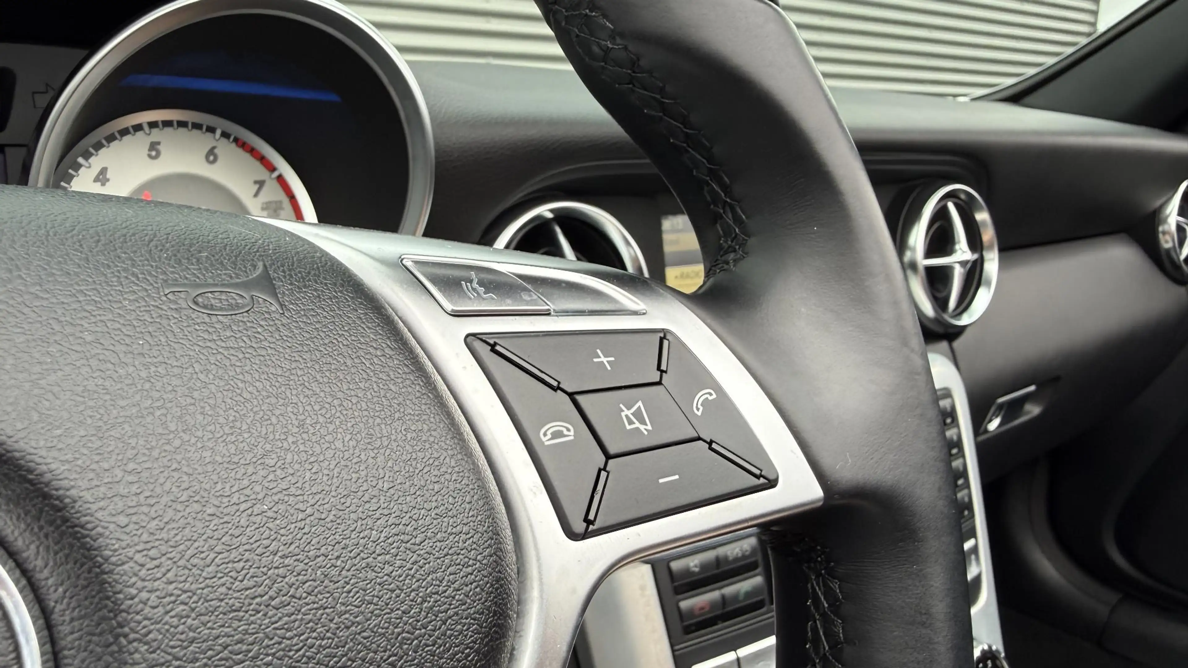 Mercedes-Benz SLK 200 — photo 15