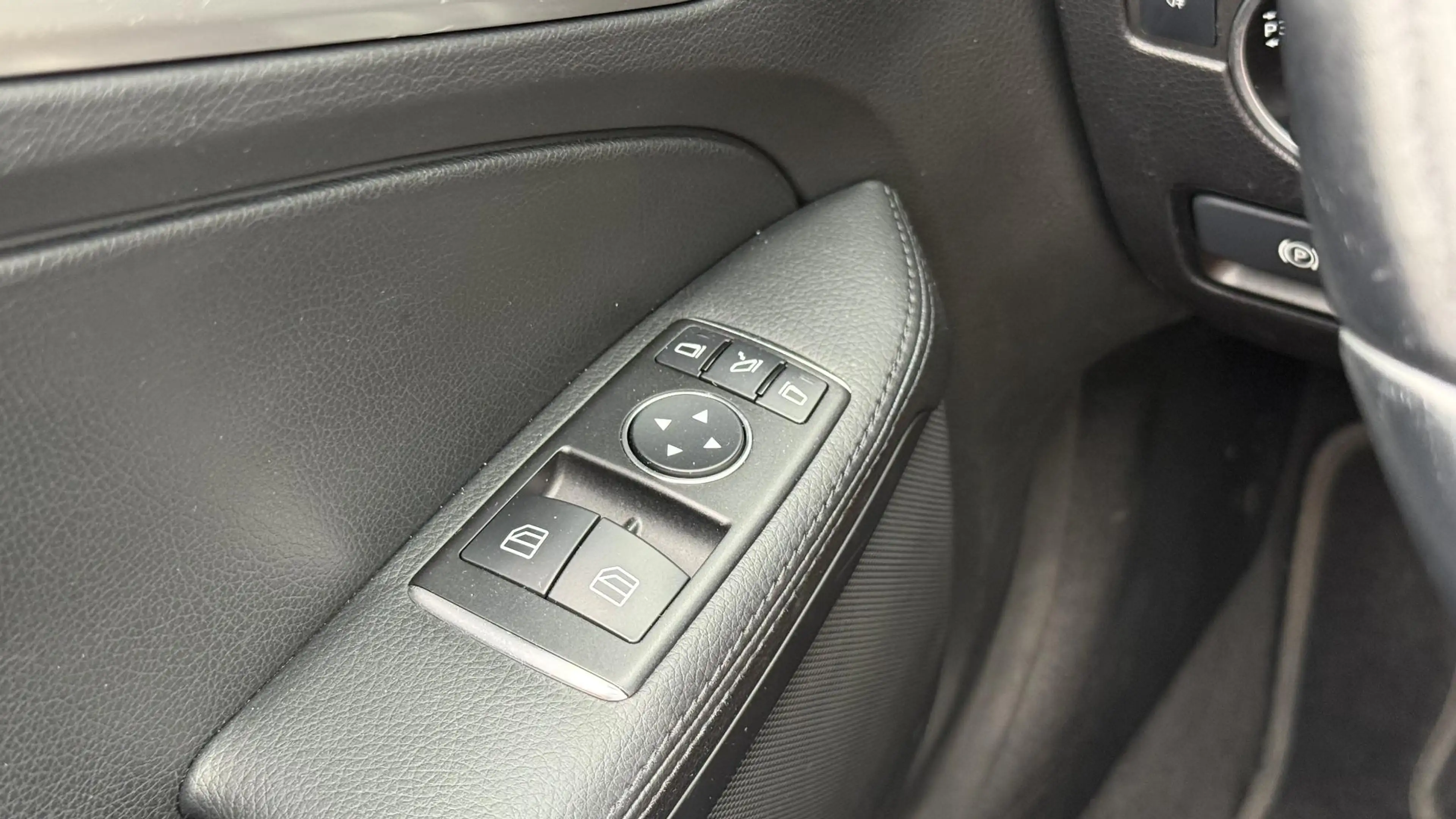 Mercedes-Benz SLK 200 — photo 16