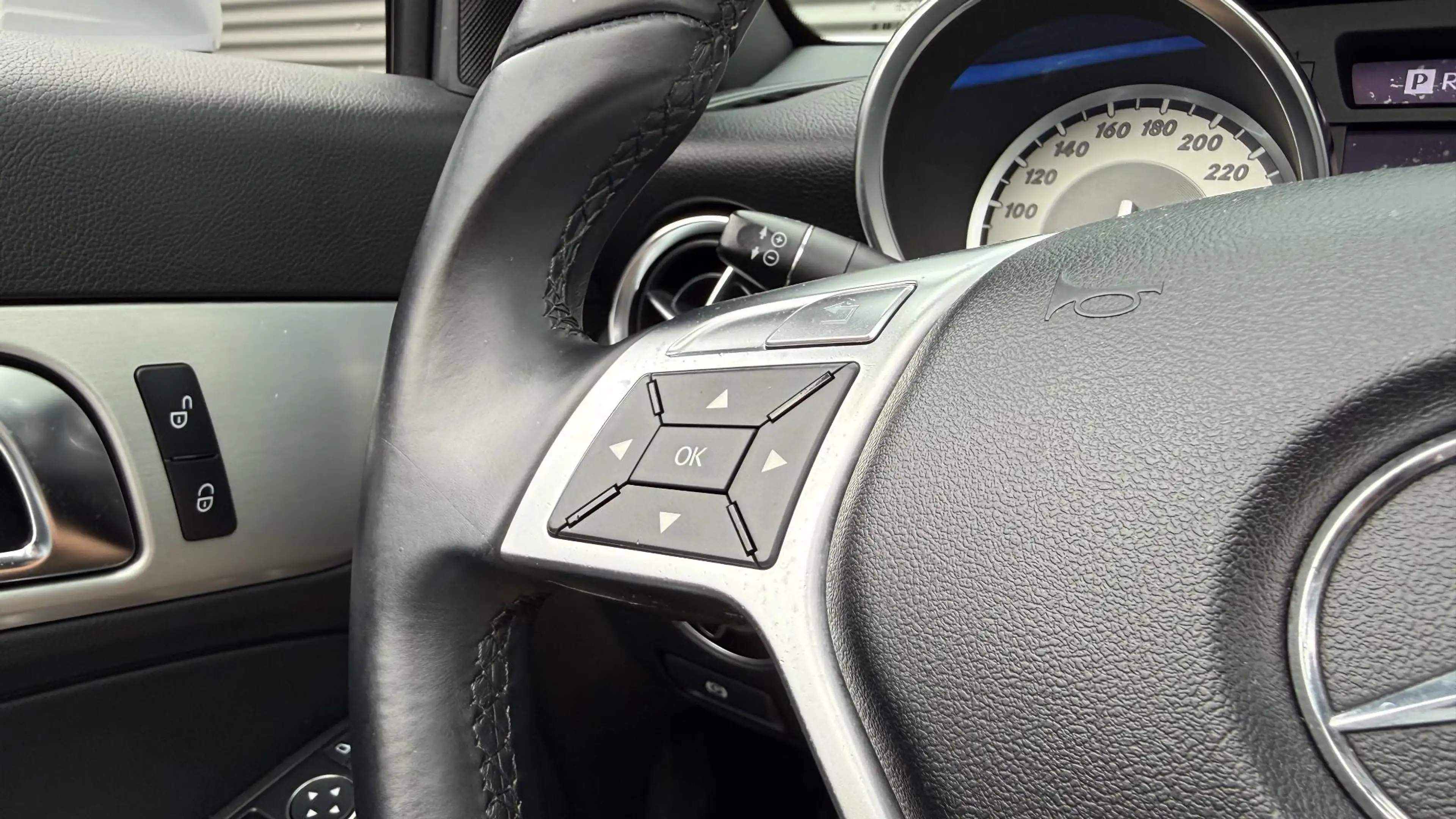 Mercedes-Benz SLK 200 — photo 14