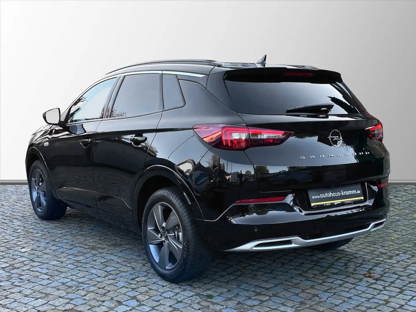 Opel Grandland Ultimate 1.2 Navi+Alcantara+Park&Go Fekete - 2