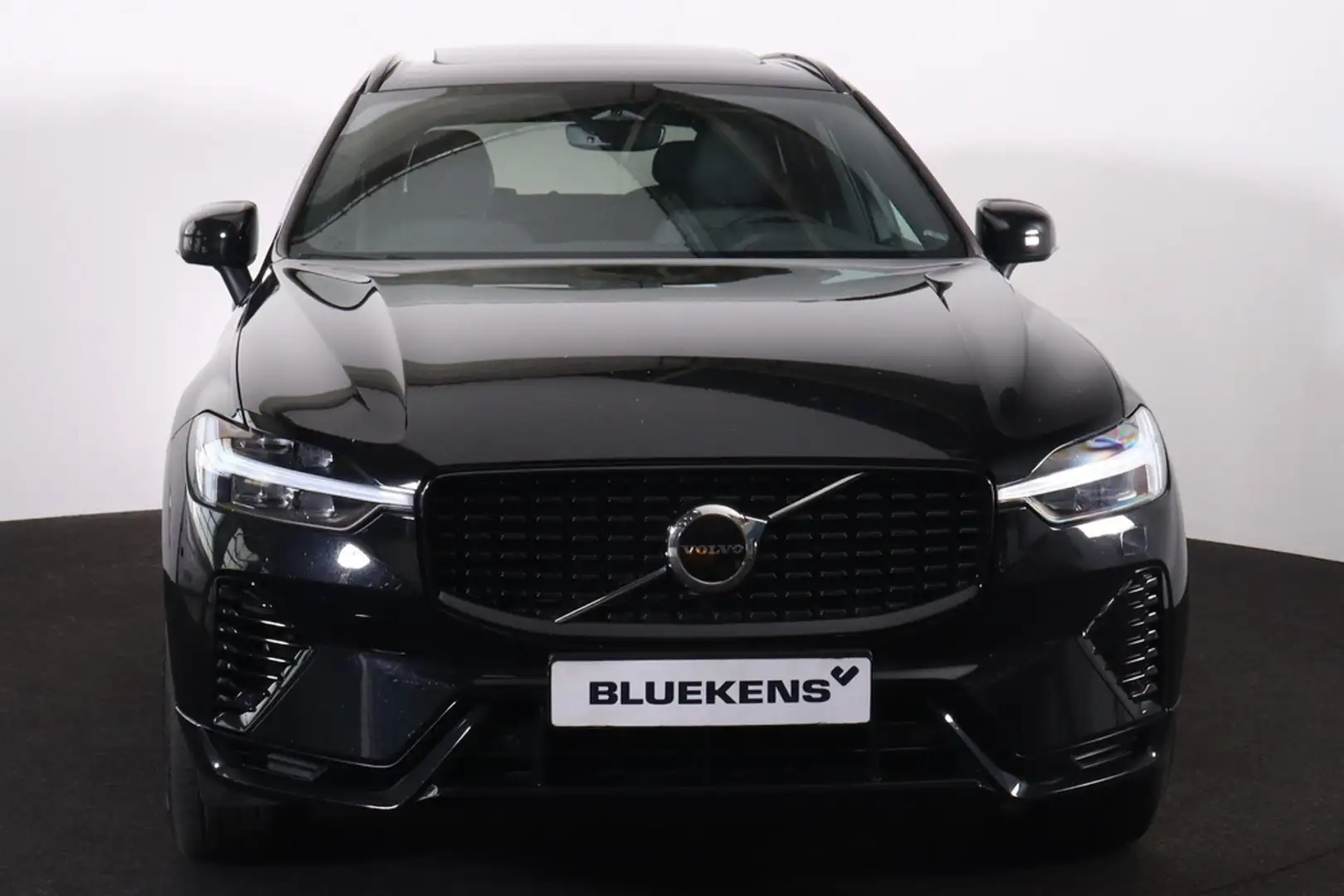 Volvo XC60 T6 Recharge AWD R-Design - Panorama/schuifdak - In Zwart - 2