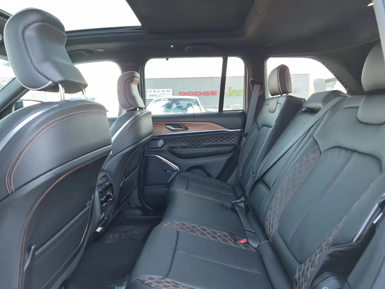 Jeep Grand Cherokee снимка Jeep Grand Cherokee