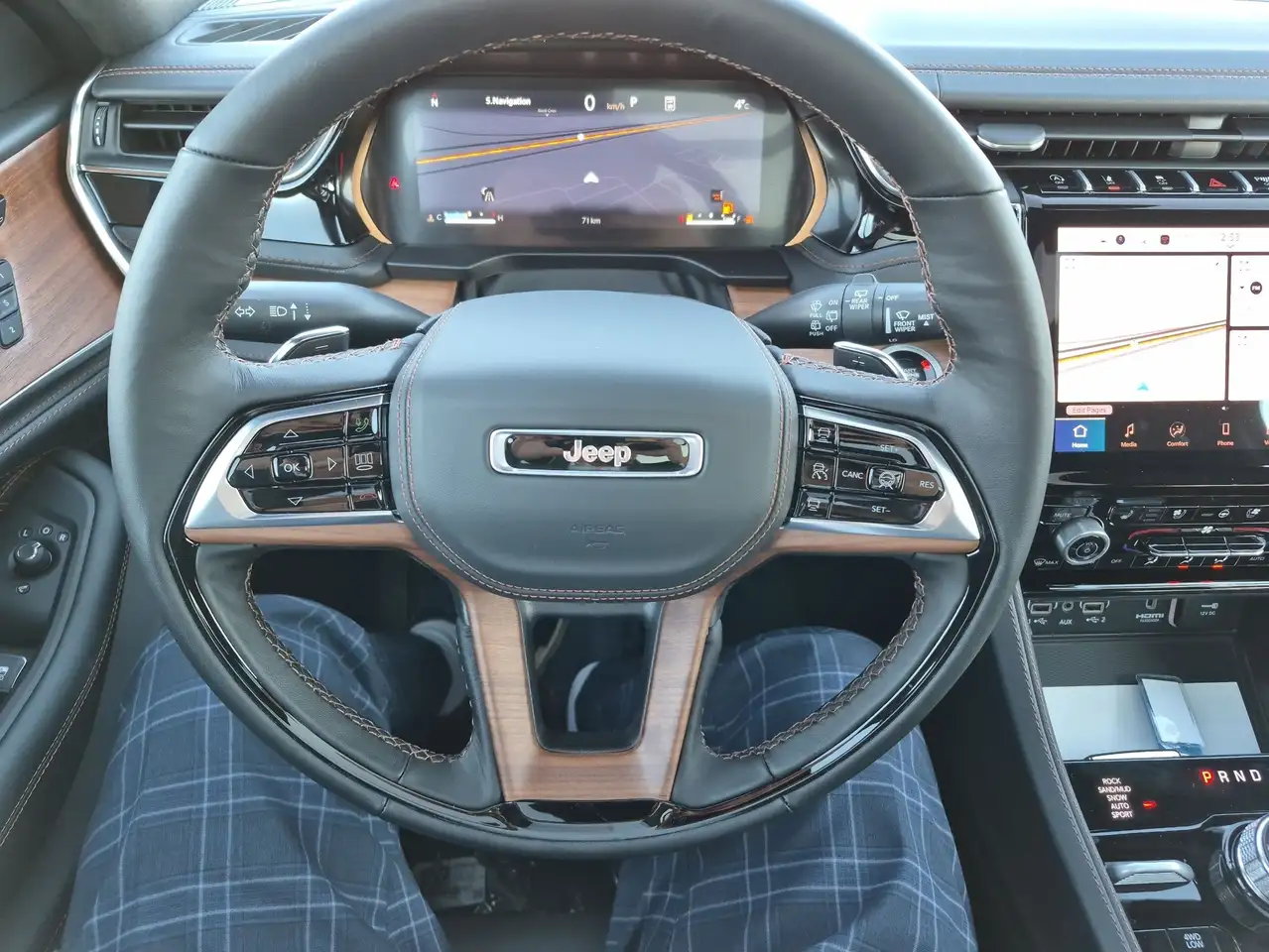 Jeep Grand Cherokee снимка Jeep Grand Cherokee