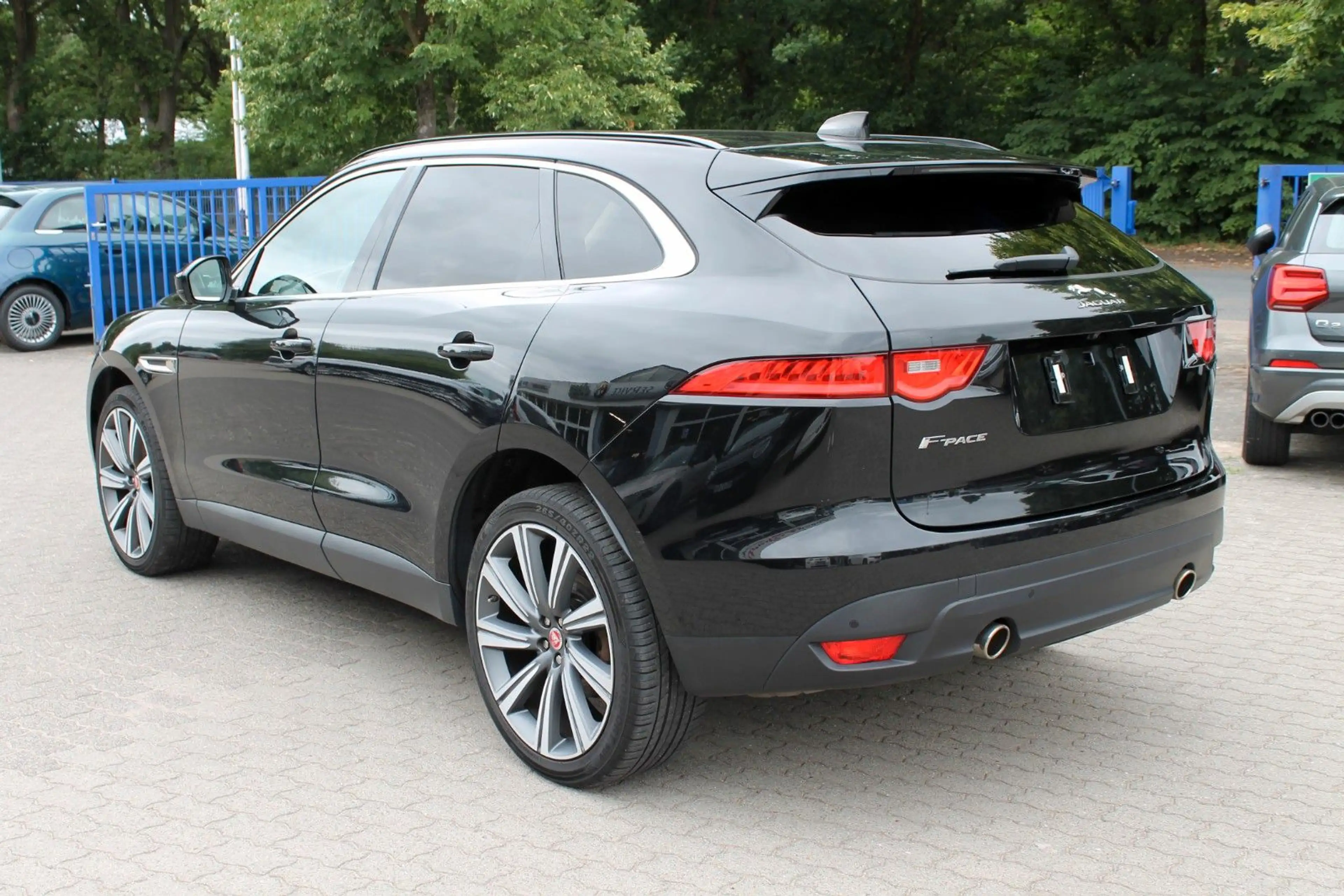 Jaguar F-Pace Prestige AWD ACC,Pano,Sound,8-fach,2x22" — photo 4