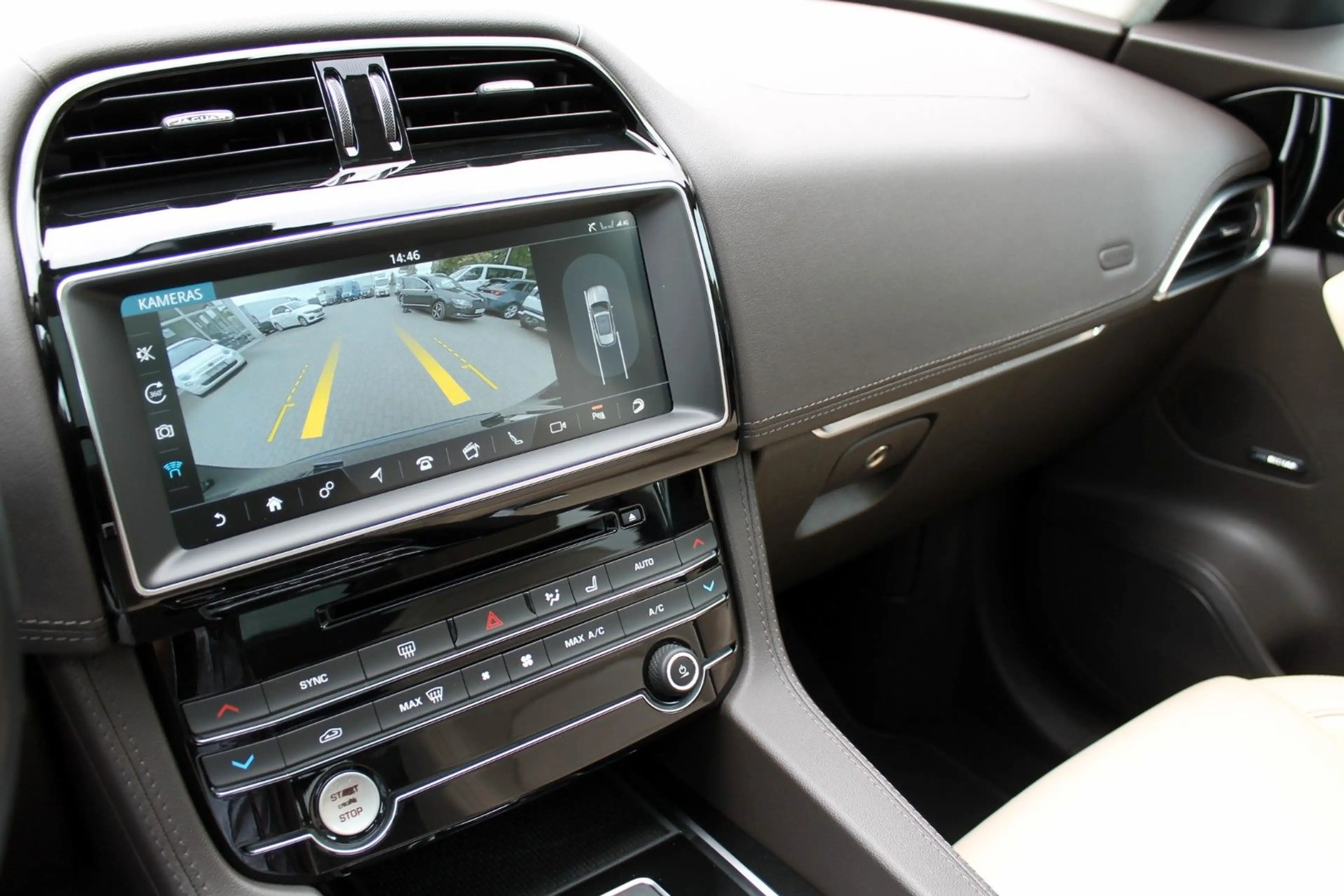 Jaguar F-Pace Prestige AWD ACC,Pano,Sound,8-fach,2x22" — photo 9