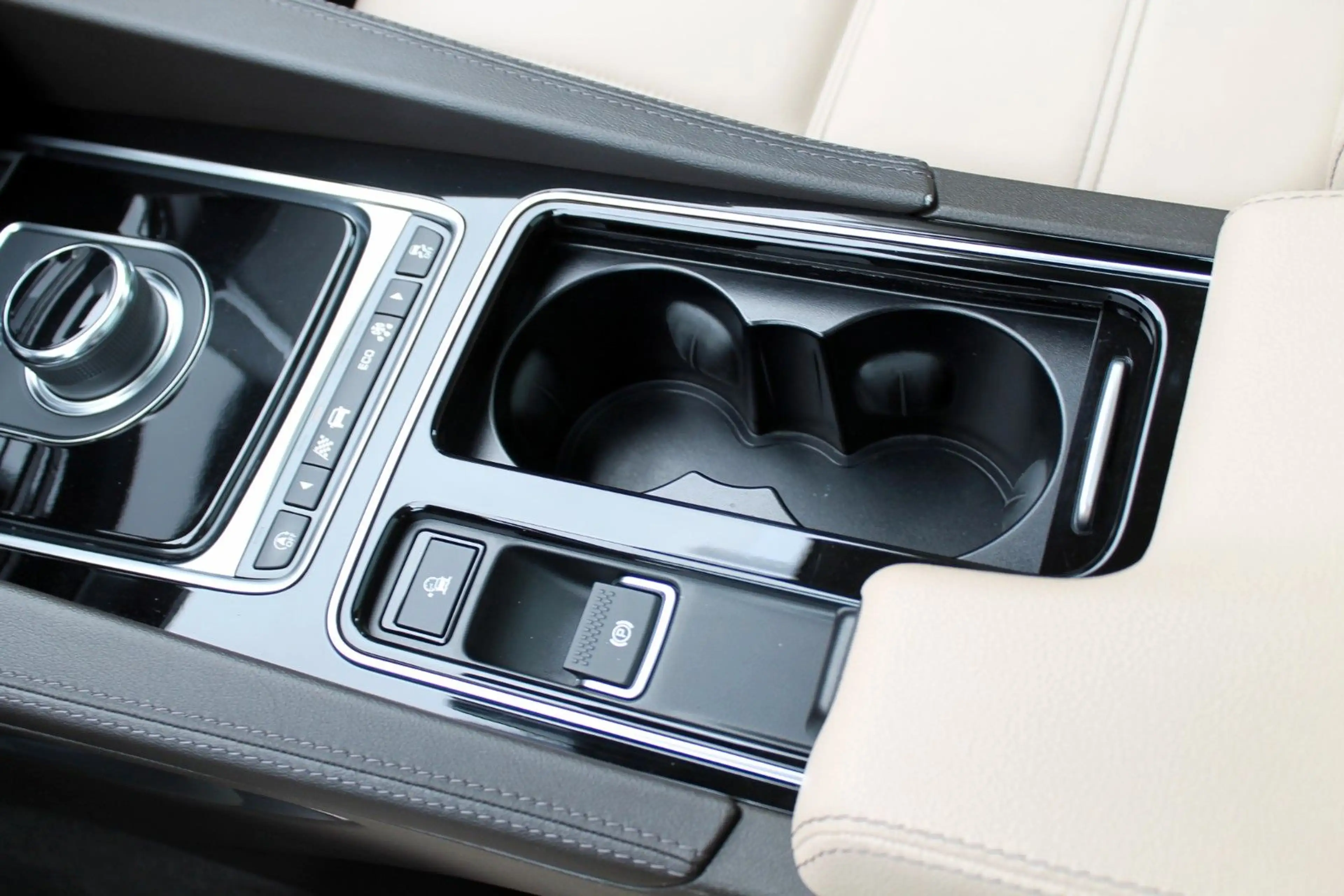 Jaguar F-Pace Prestige AWD ACC,Pano,Sound,8-fach,2x22" — photo 12