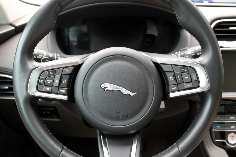 Jaguar F-Pace Prestige AWD ACC,Pano,Sound,8-fach,2x22" — photo 8