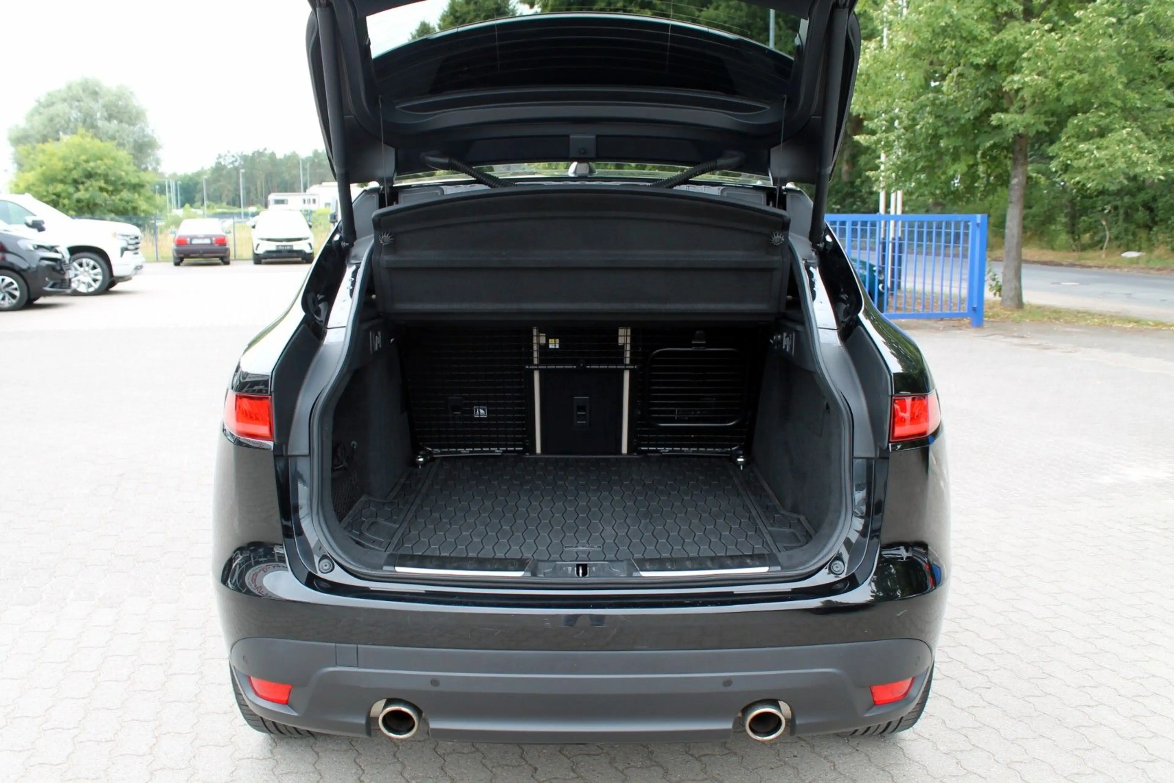 Jaguar F-Pace Prestige AWD ACC,Pano,Sound,8-fach,2x22" — photo 7