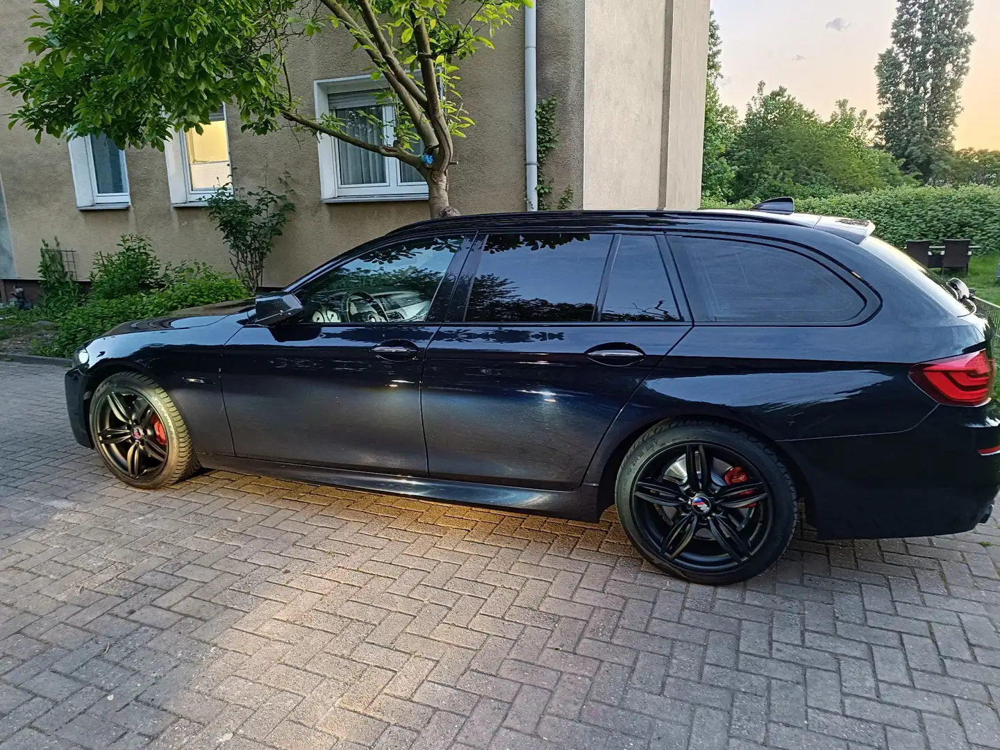 BMW 530 530 d xDrive f11 M Paket Original Schwarz - 1