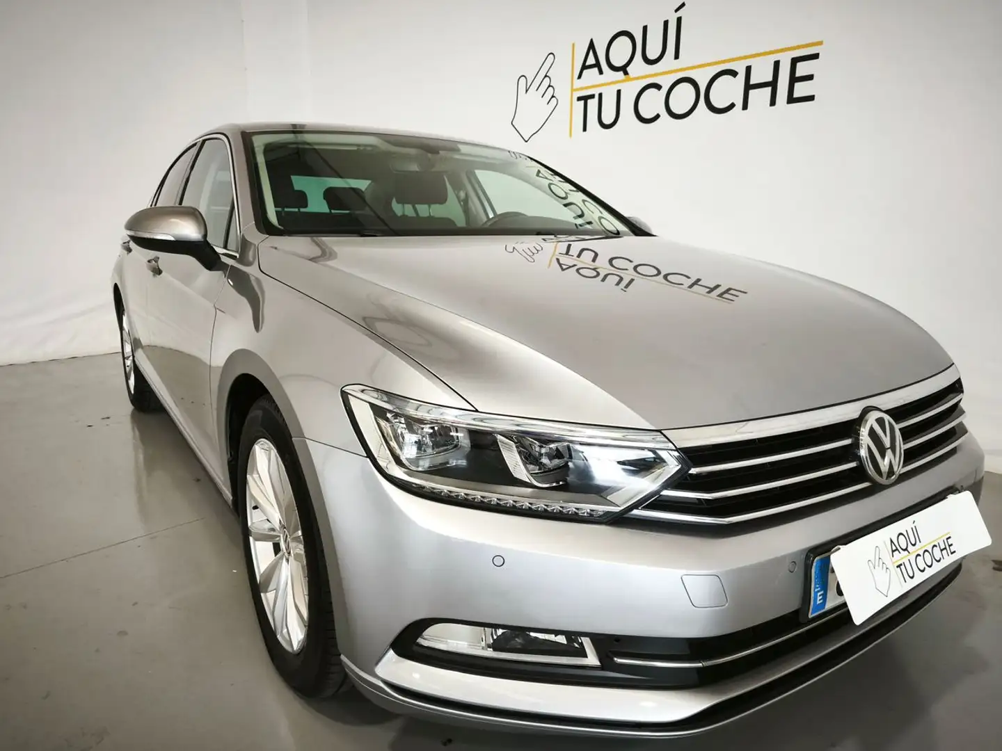 Volkswagen Passat 2.0TDI Advance Gris - 2