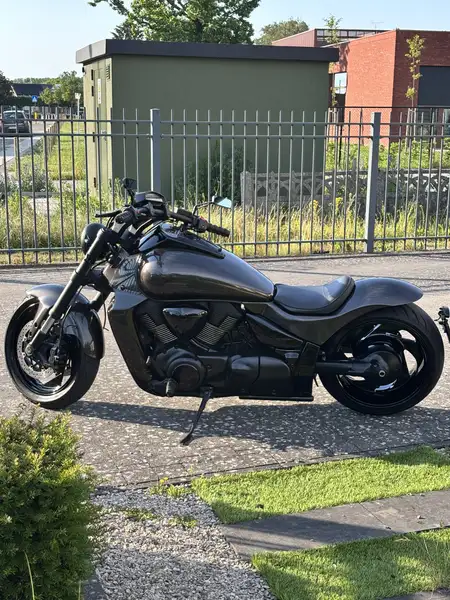 Suzuki Intruder M