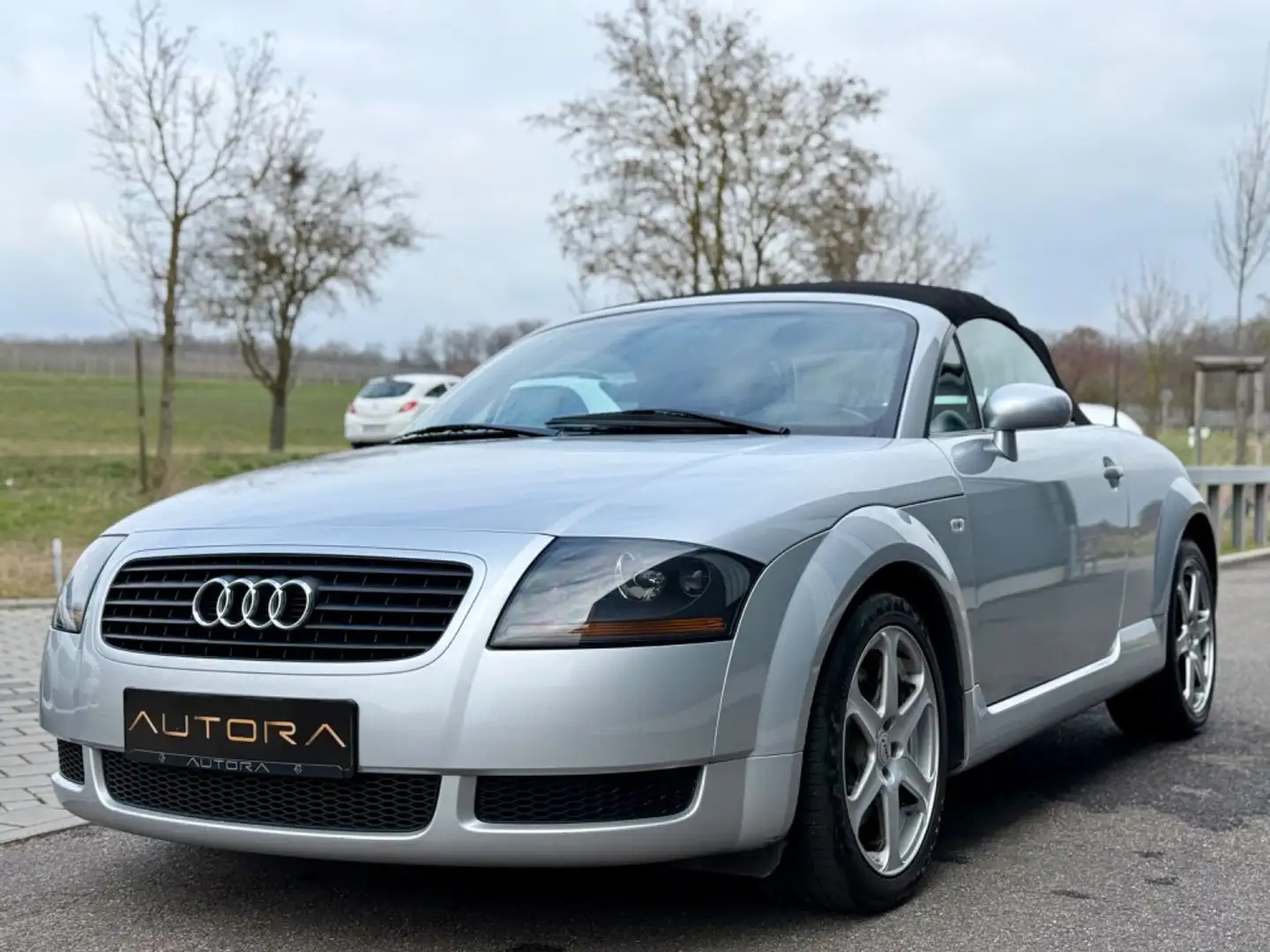 Audi TT Coupe/Roadster 1.8 T Roadster HU/AU NEU Silber - 2