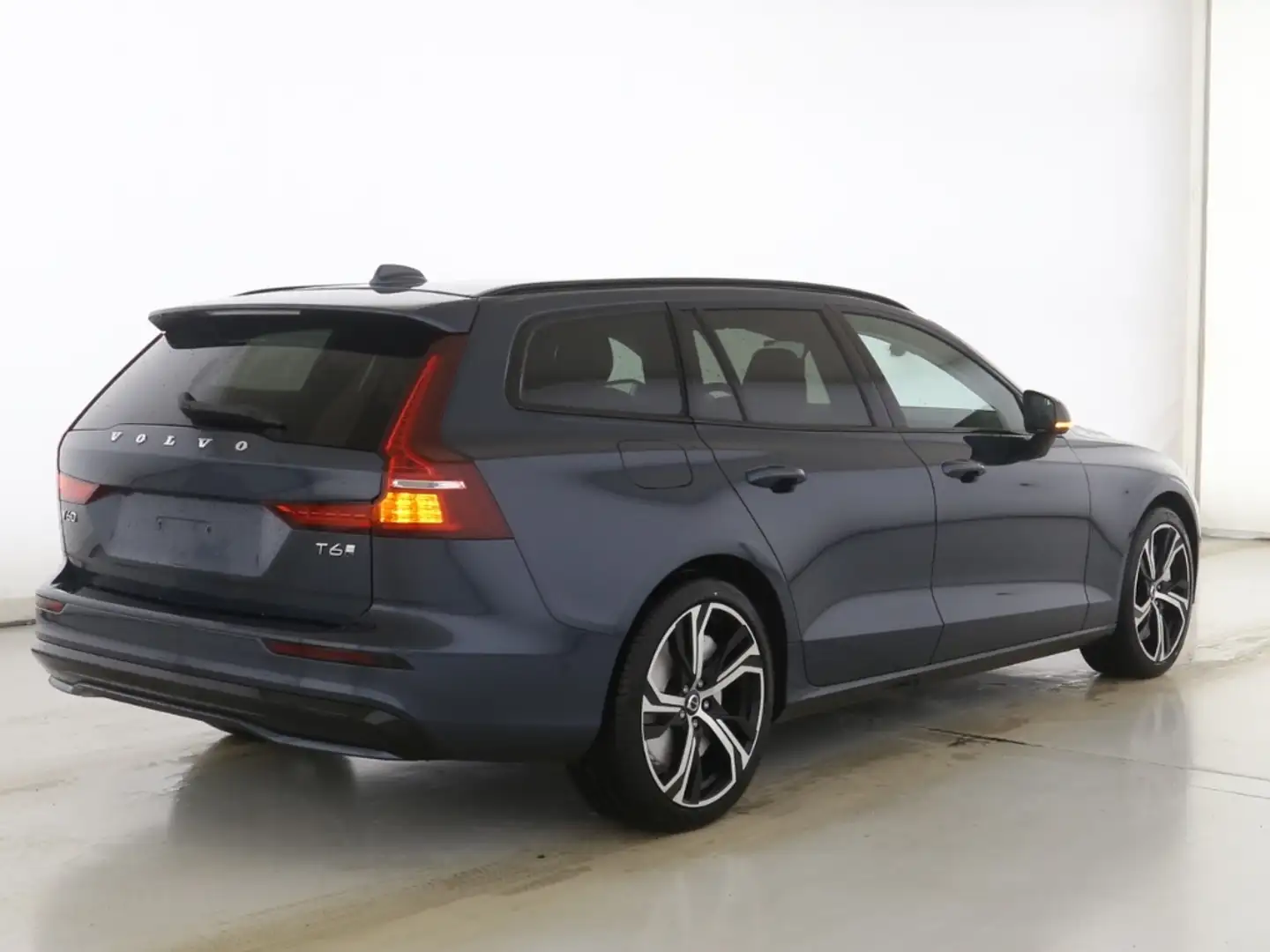 Volvo V60 Kombi Plus Dark Recharge Plug-In Hybrid AWD StandH Blau - 2