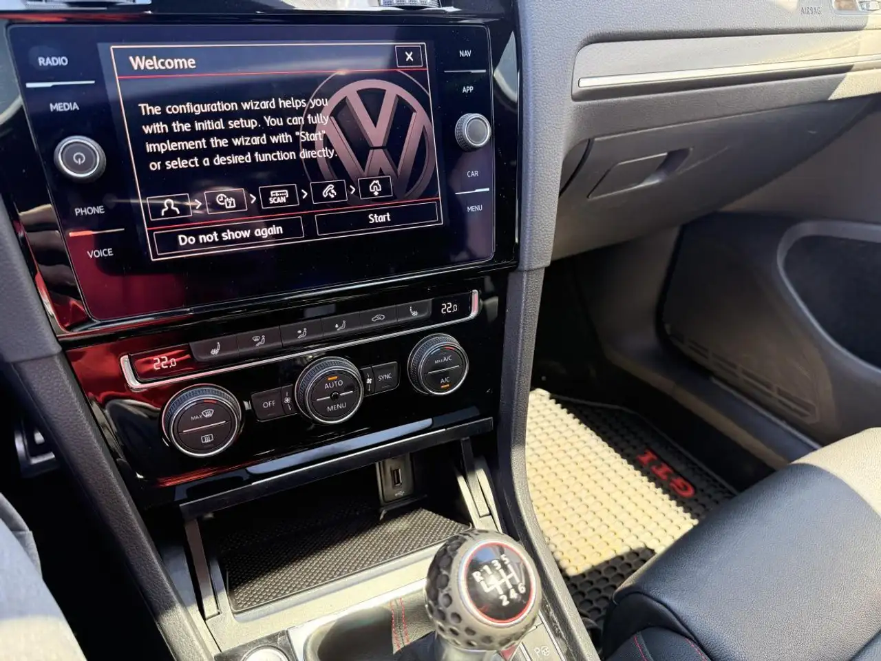Volkswagen Golf GTI снимка Volkswagen Golf GTI