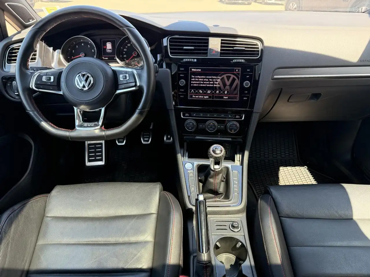Volkswagen Golf GTI снимка Volkswagen Golf GTI
