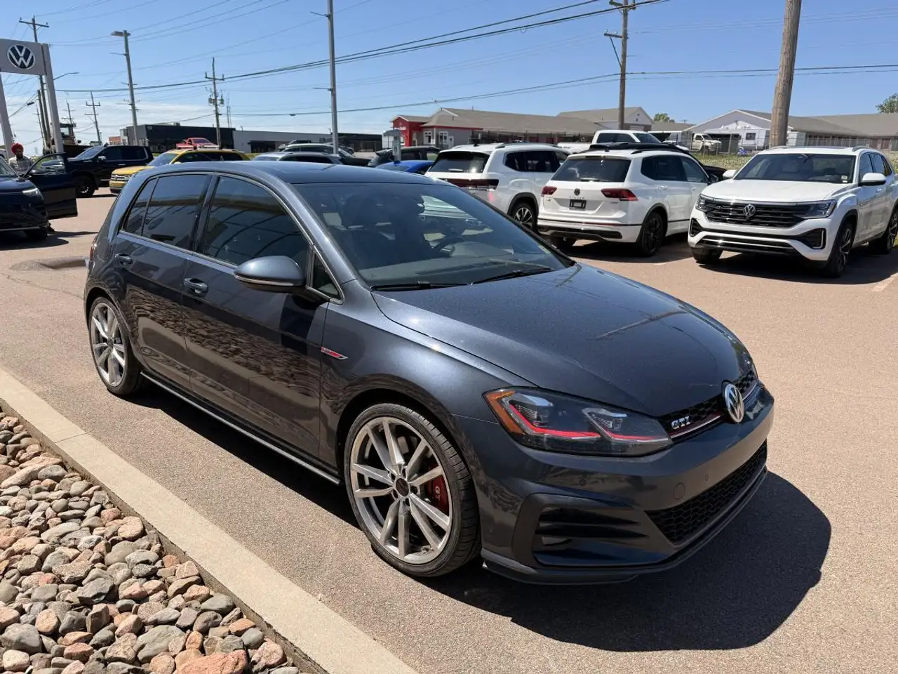 Volkswagen Golf GTI снимка Volkswagen Golf GTI