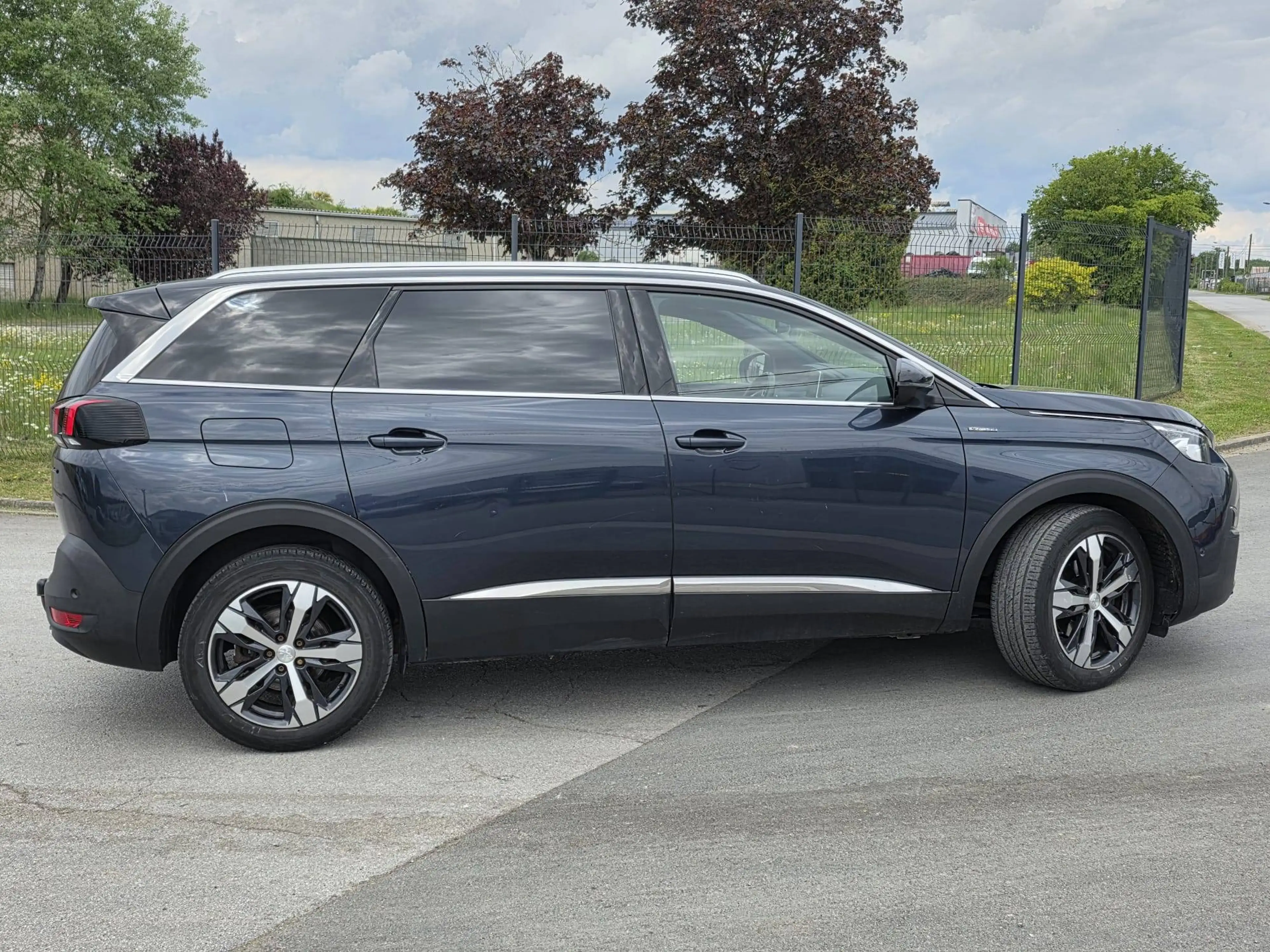 Peugeot 5008 5008 1.5 BlueHDi GT Line — photo 2