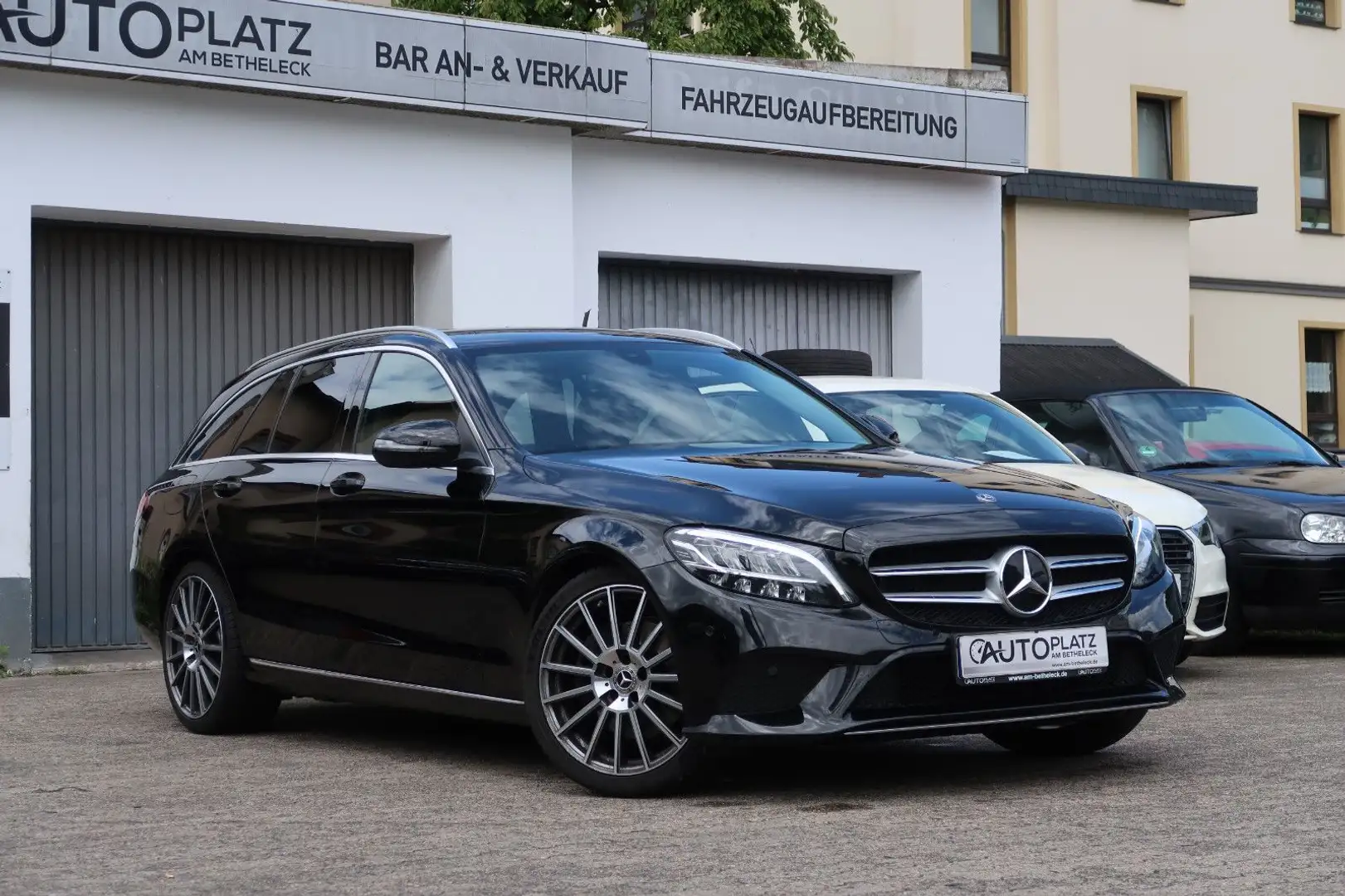 Mercedes-Benz C 300 T *LED-SCHEINW. *NAVI *AUTOM. *TEMPOMAT Negro - 1
