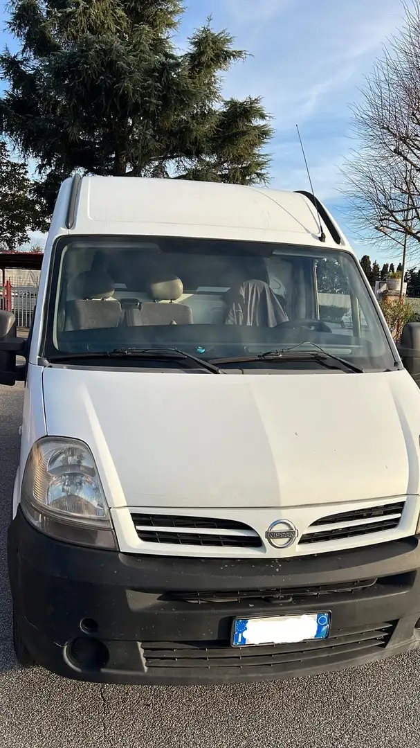 Nissan Interstar - 1