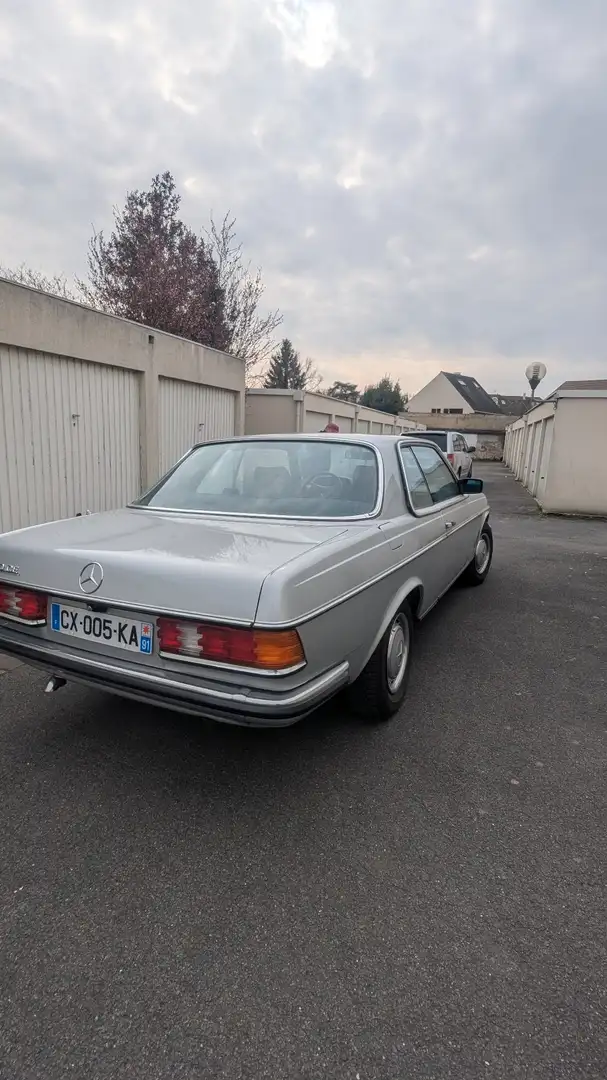 Mercedes-Benz 230 - 2