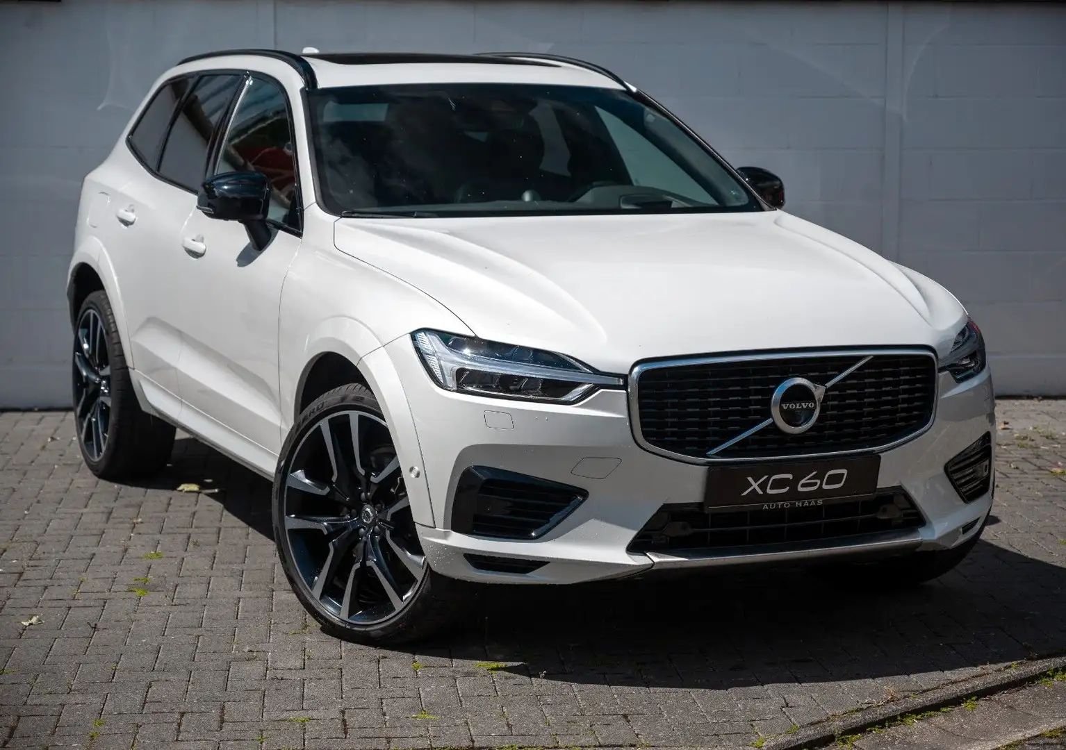 Volvo XC60 T8 AWD R-Design Recharge Plug-In Hybrid Blanc - 1