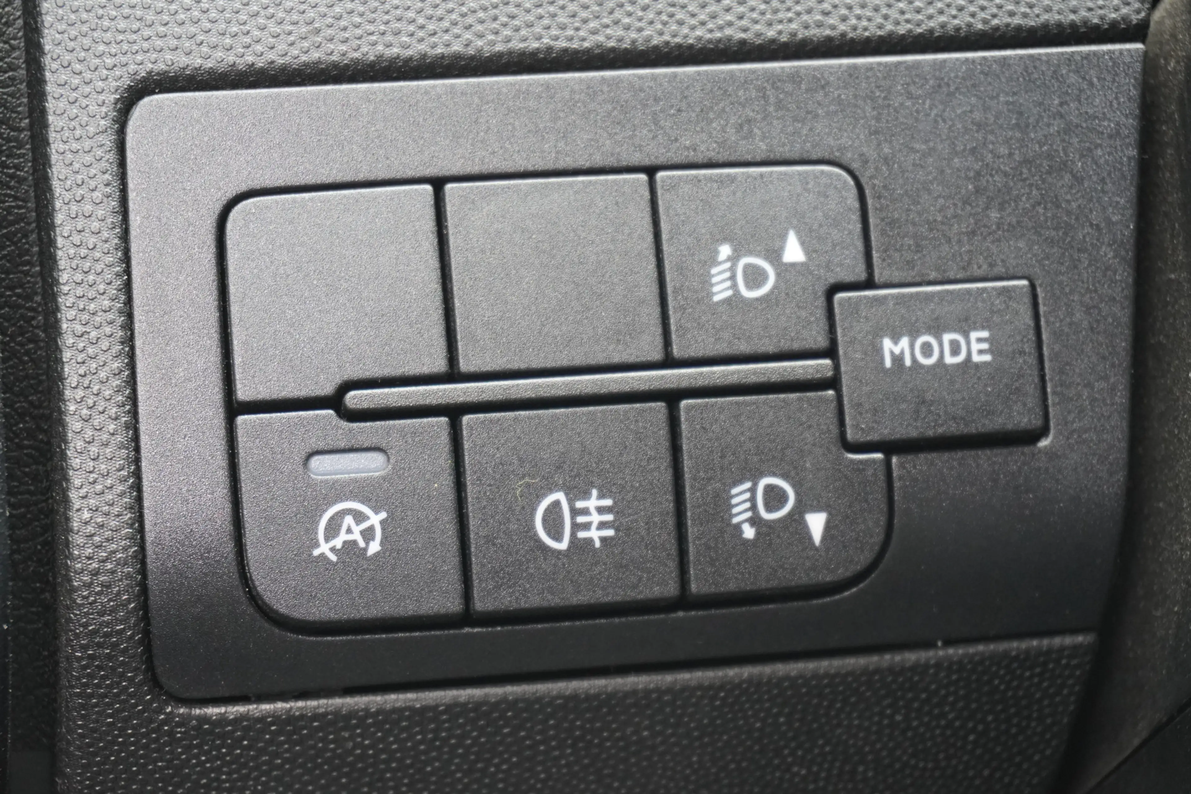 Peugeot Boxer 2.2 BlueHDi 120PK L2H2 EURO 6 - Airco - Navi - Cru — photo 17
