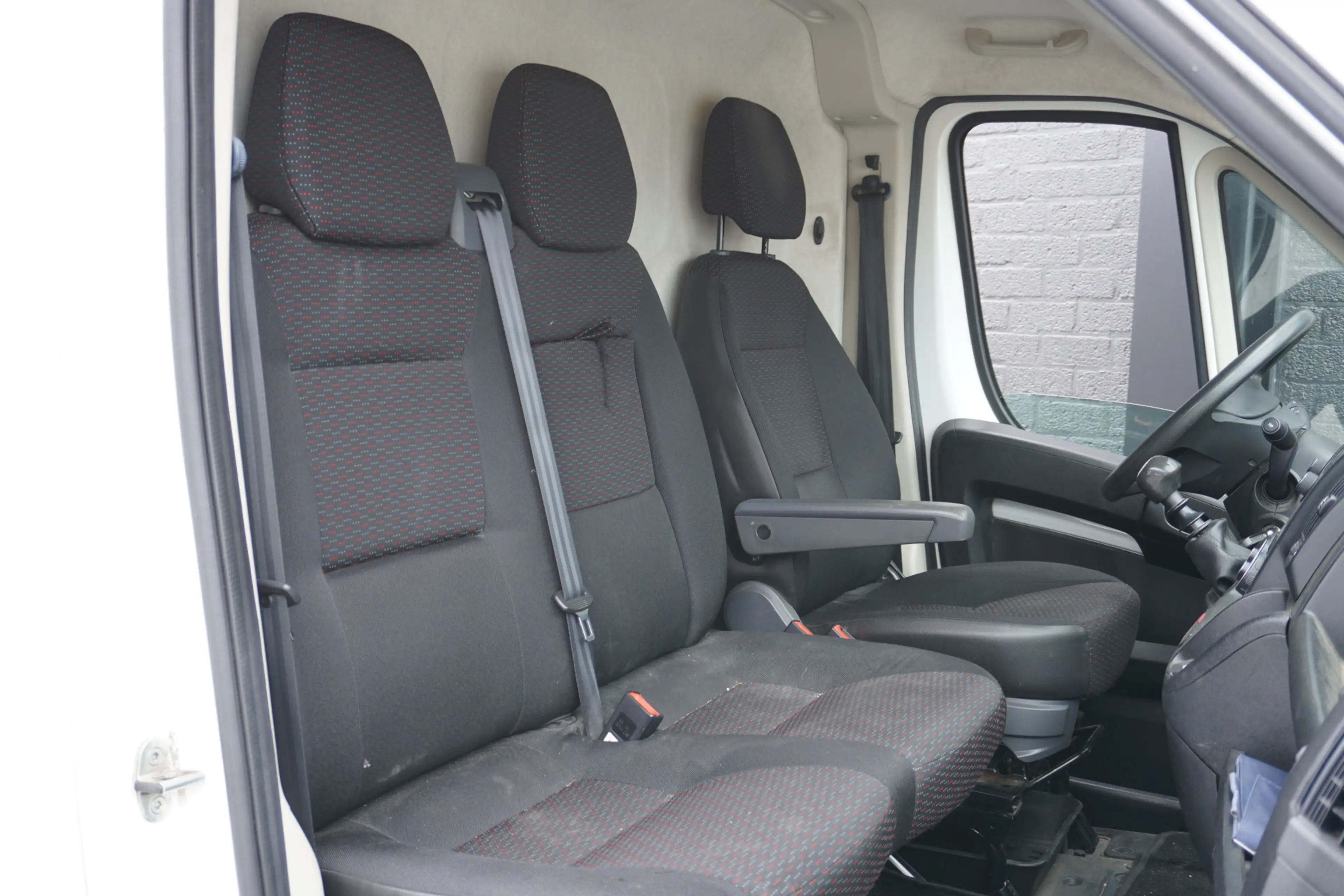 Peugeot Boxer 2.2 BlueHDi 120PK L2H2 EURO 6 - Airco - Navi - Cru — photo 5