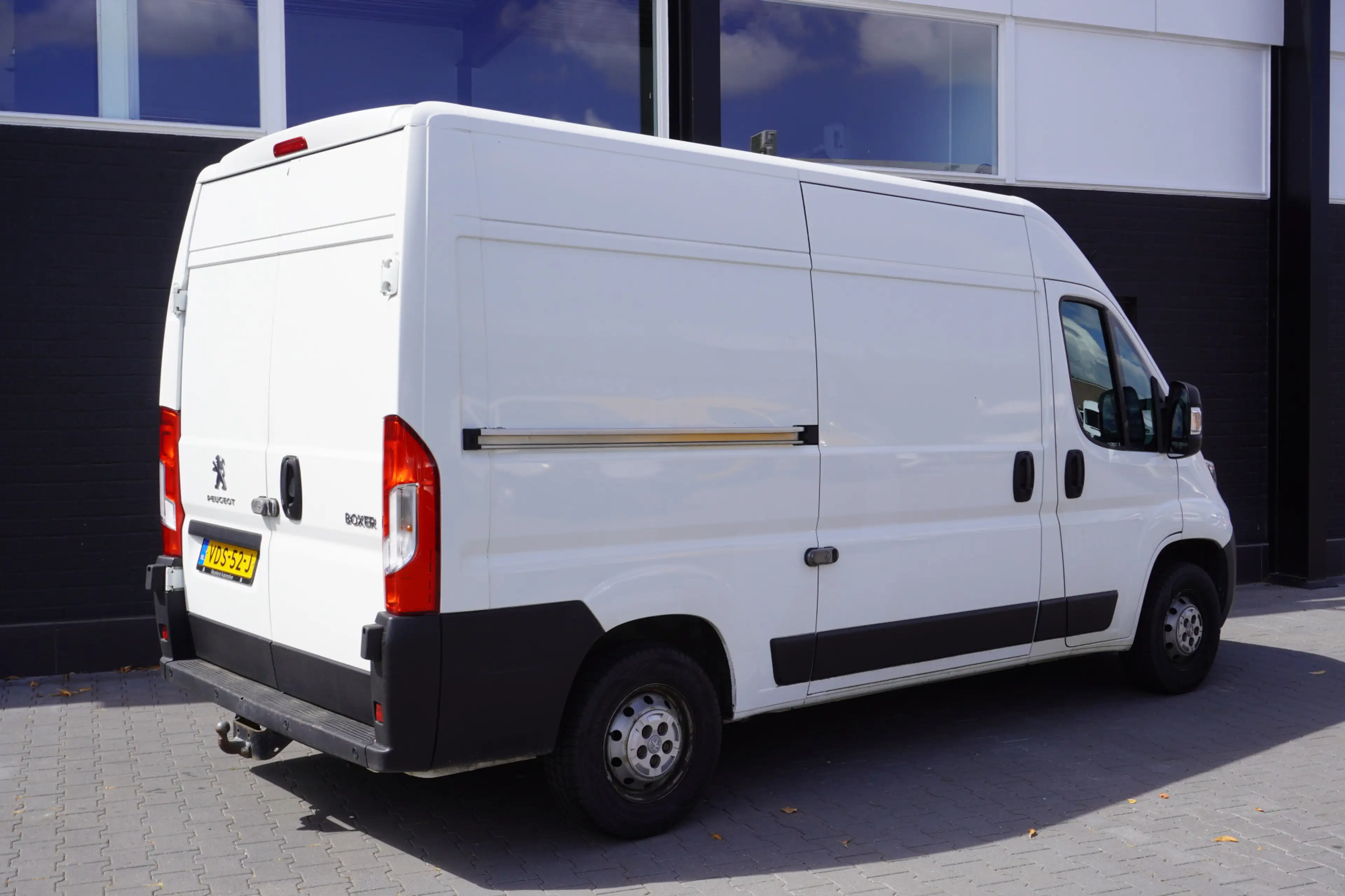 Peugeot Boxer 2.2 BlueHDi 120PK L2H2 EURO 6 - Airco - Navi - Cru — photo 2