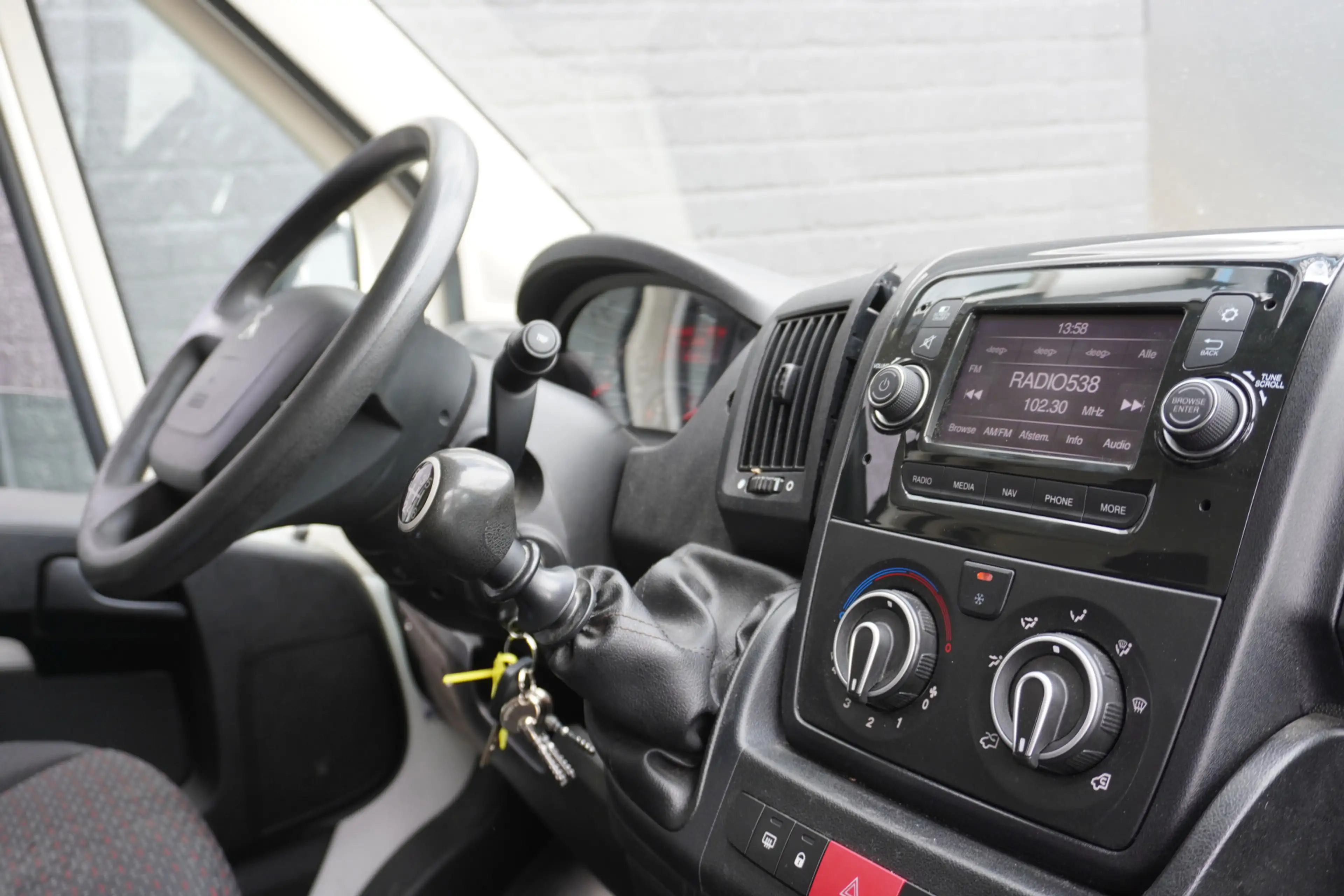Peugeot Boxer 2.2 BlueHDi 120PK L2H2 EURO 6 - Airco - Navi - Cru — photo 3