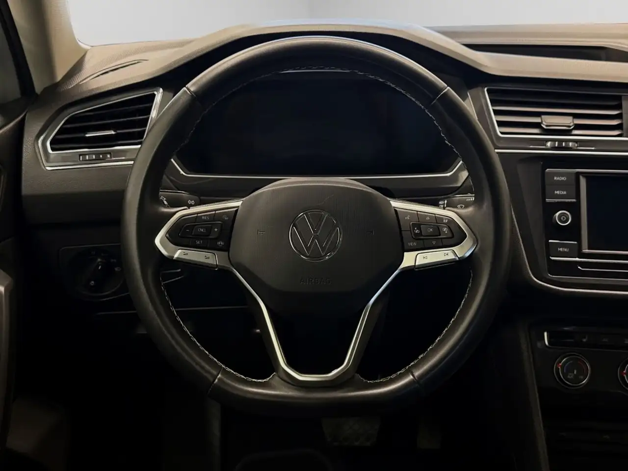 Volkswagen Tiguan снимка Volkswagen Tiguan