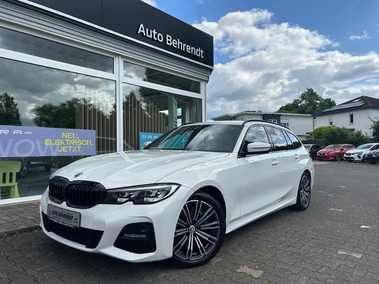 BMW 318 i M Sport Touring AHK*Live Cockpit* Weiß - 1
