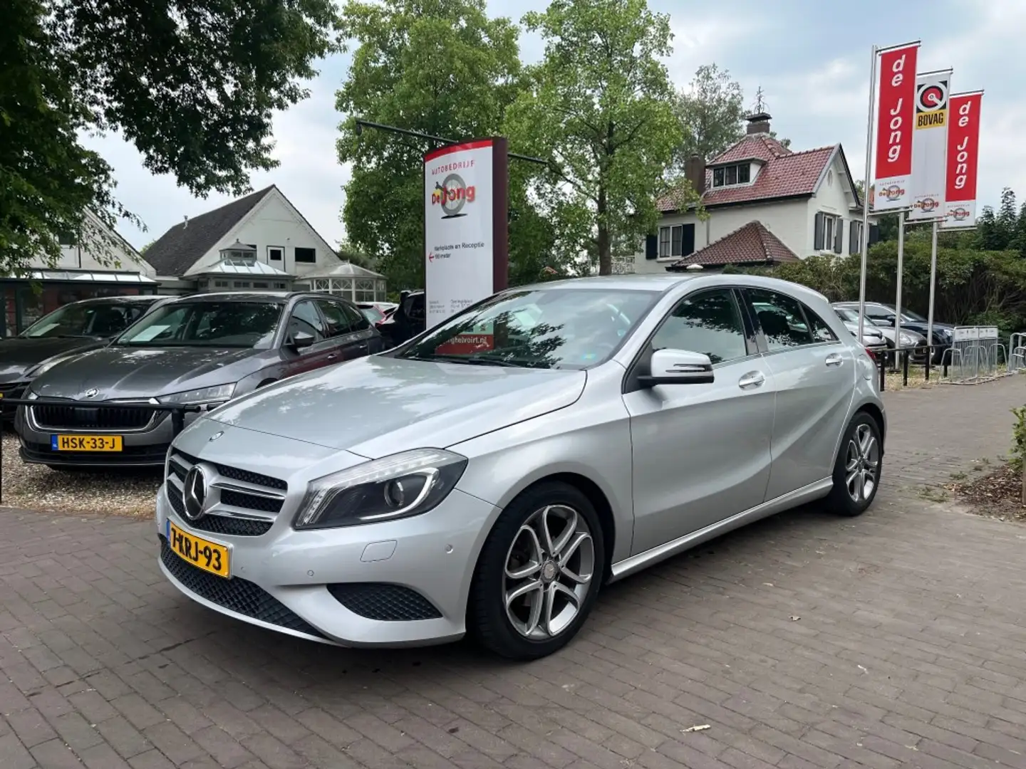 Mercedes-Benz A 180 180 EDITION / NAVI / CRUISE CTR. / AIRCO / TREKHAA Grijs - 1