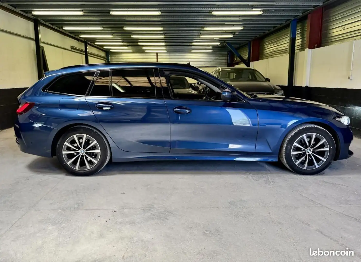BMW 318 Touring G21 318i 318ia Phase 2 (Facelift) 156 ch B Bleu - 2