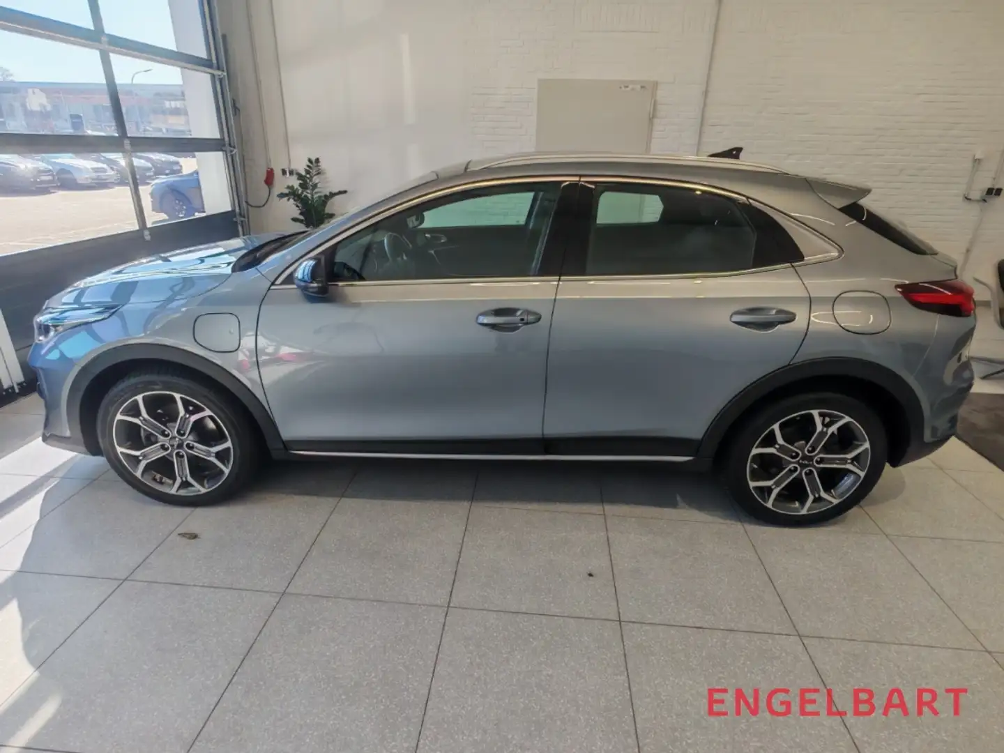 Kia XCeed Spirit PHEV 1.6 Techno-, Navi-Paket Glasdach Silber - 2