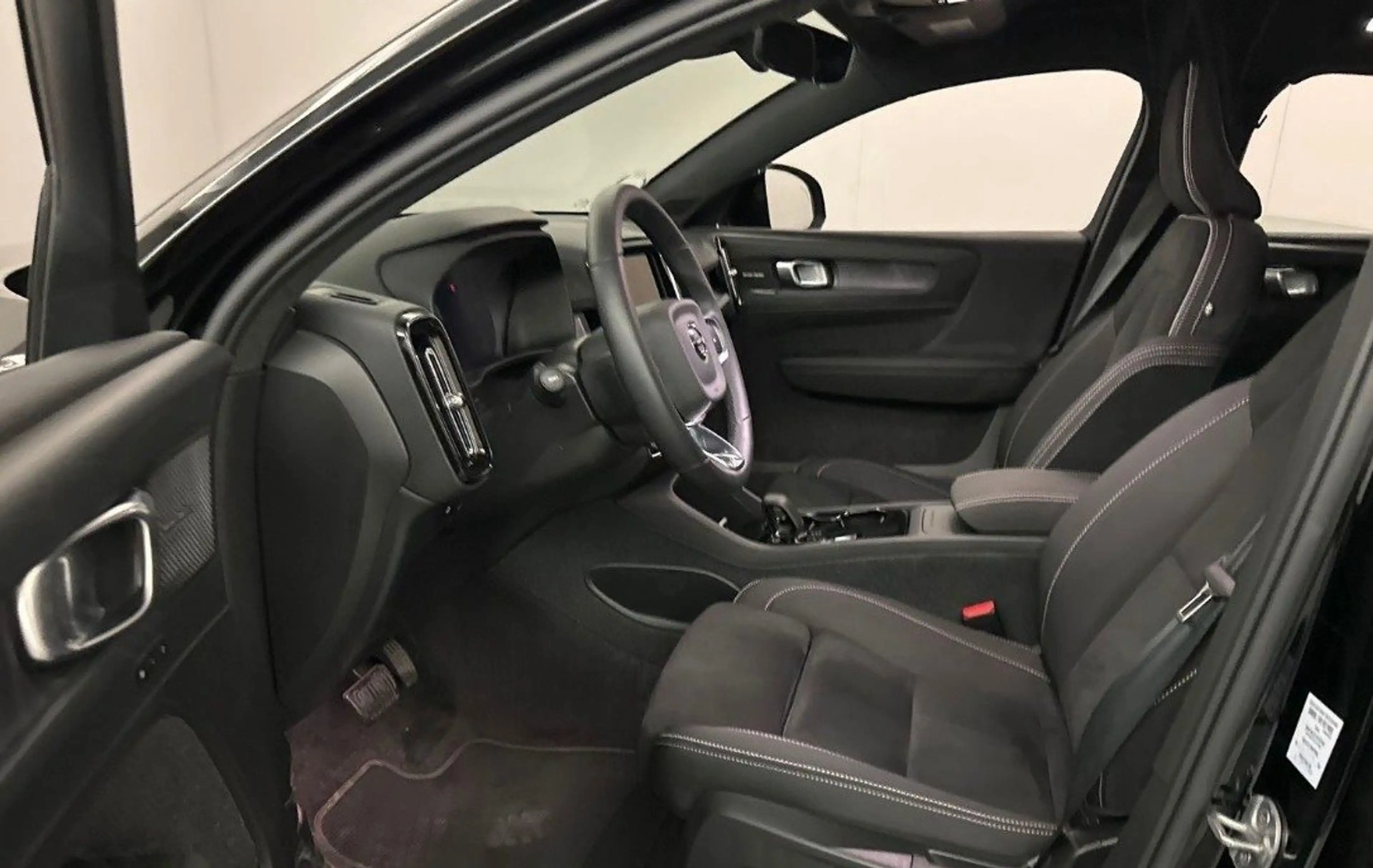 Volvo C40 Ultimate Recharge Pure Electric ACC,AUTOM. — photo 4