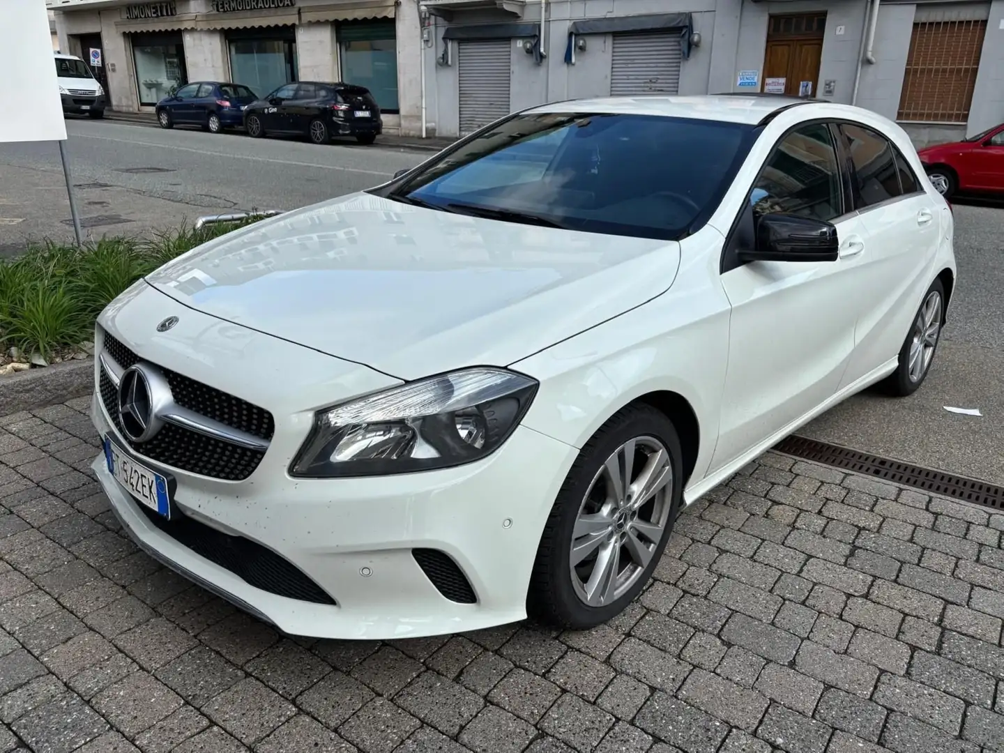 Mercedes-Benz A 180 A 180 d Business auto Bianco - 1