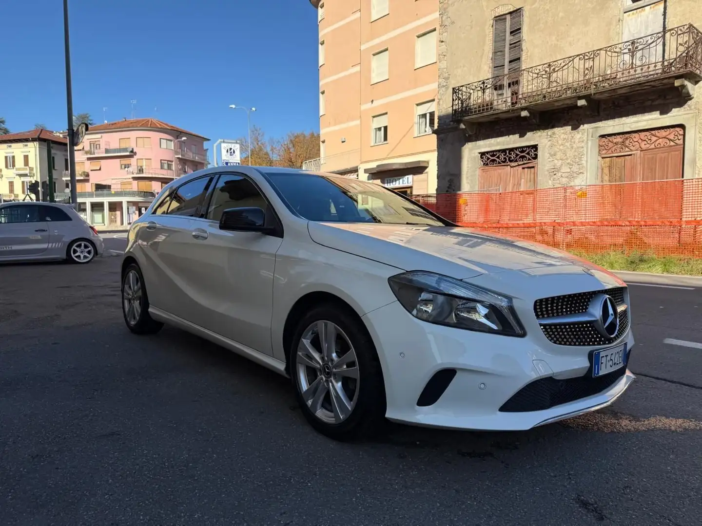 Mercedes-Benz A 180 A 180 d Business auto Bianco - 2