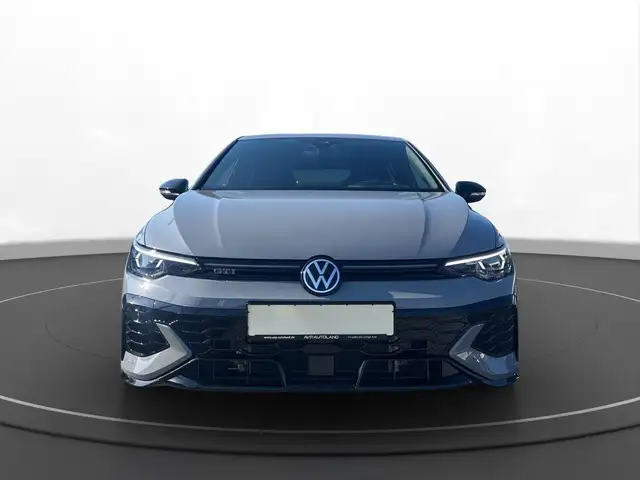 Volkswagen Golf view 2