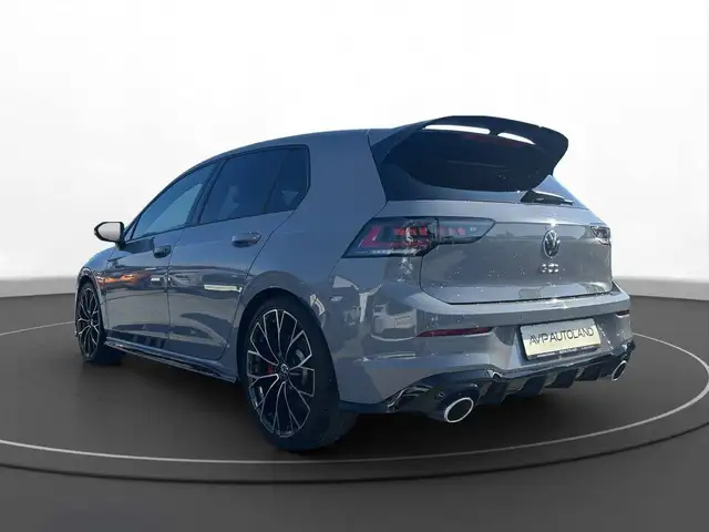 Volkswagen Golf view 4