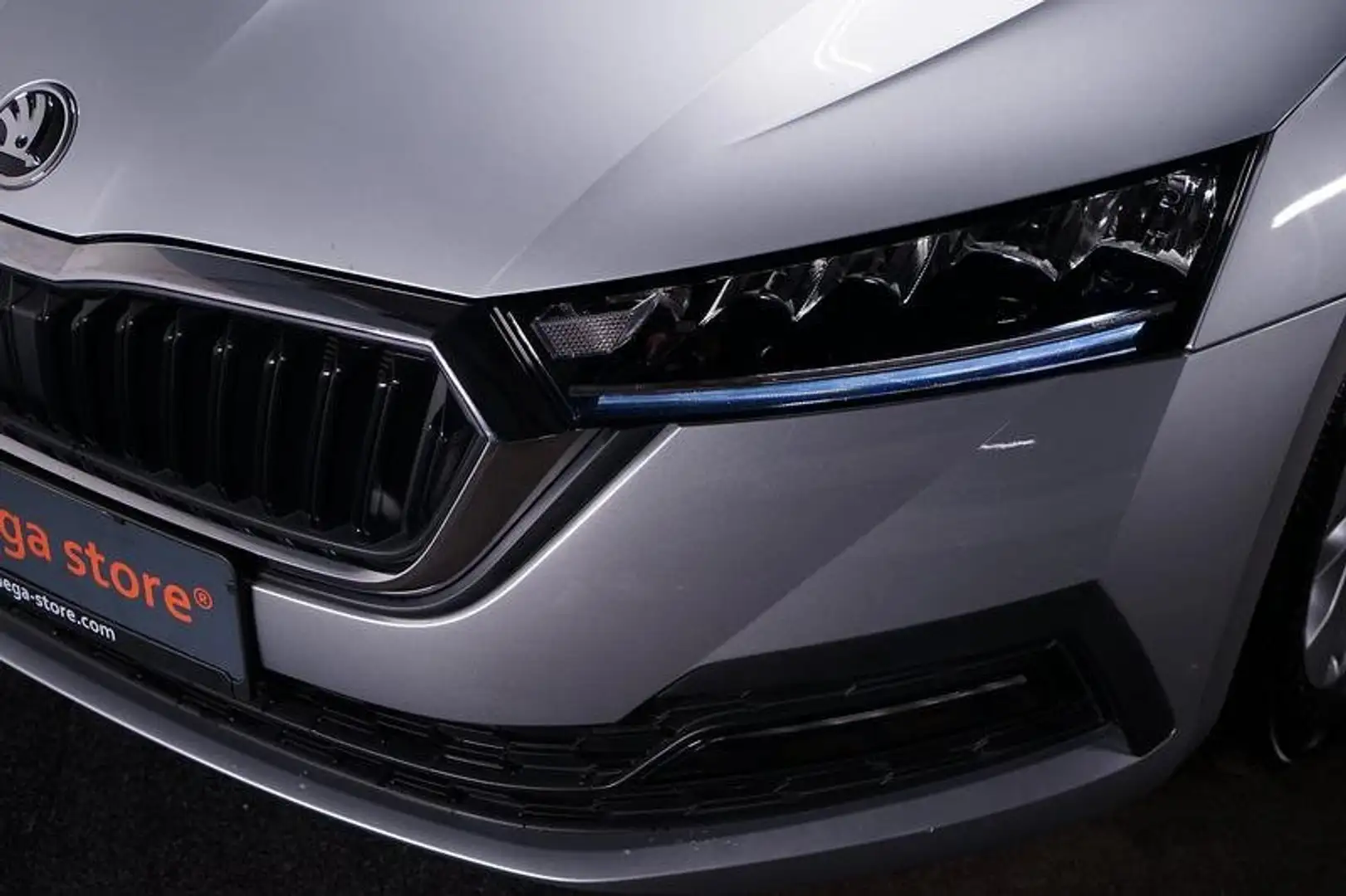 Skoda Octavia Combi 2.0 TDI 4x4 DSG Ambition ACC Silver - 2