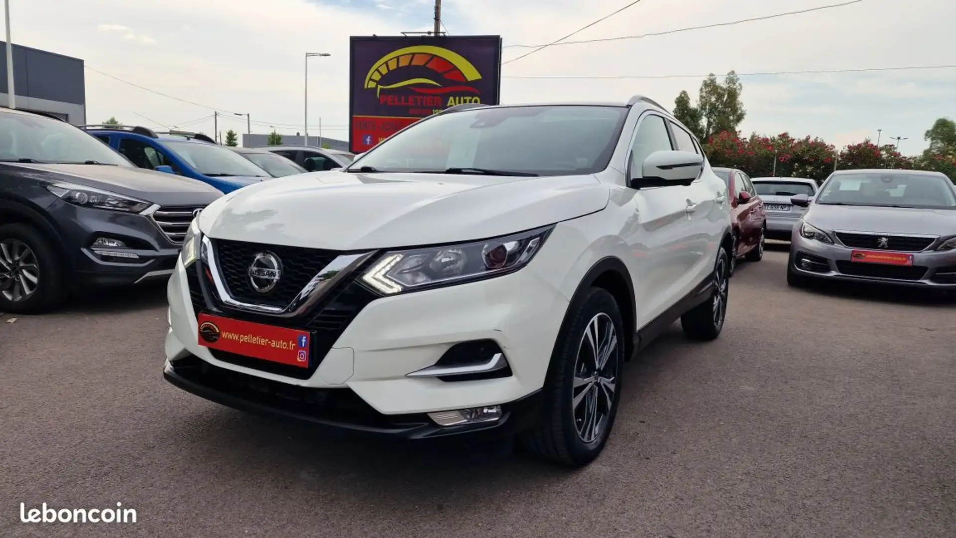 Nissan Qashqai i 1.3 DIG-T 140 N-Connecta Weiß - 1