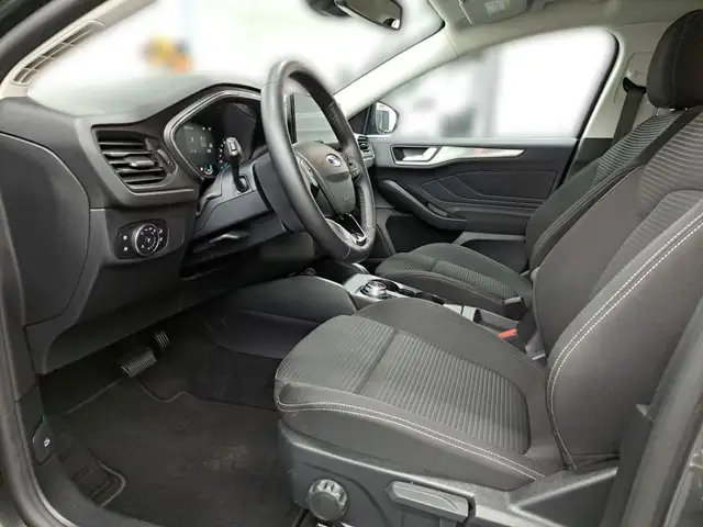 Ford Focus view 9