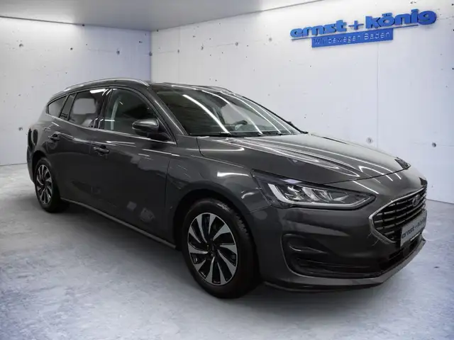 Ford Focus view 2
