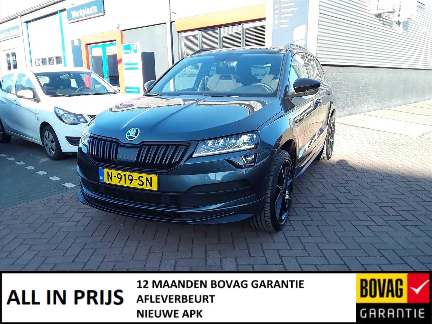 Skoda Karoq 1.5 TSI ACT Greentech 150pk Sportline Business Grau - 1