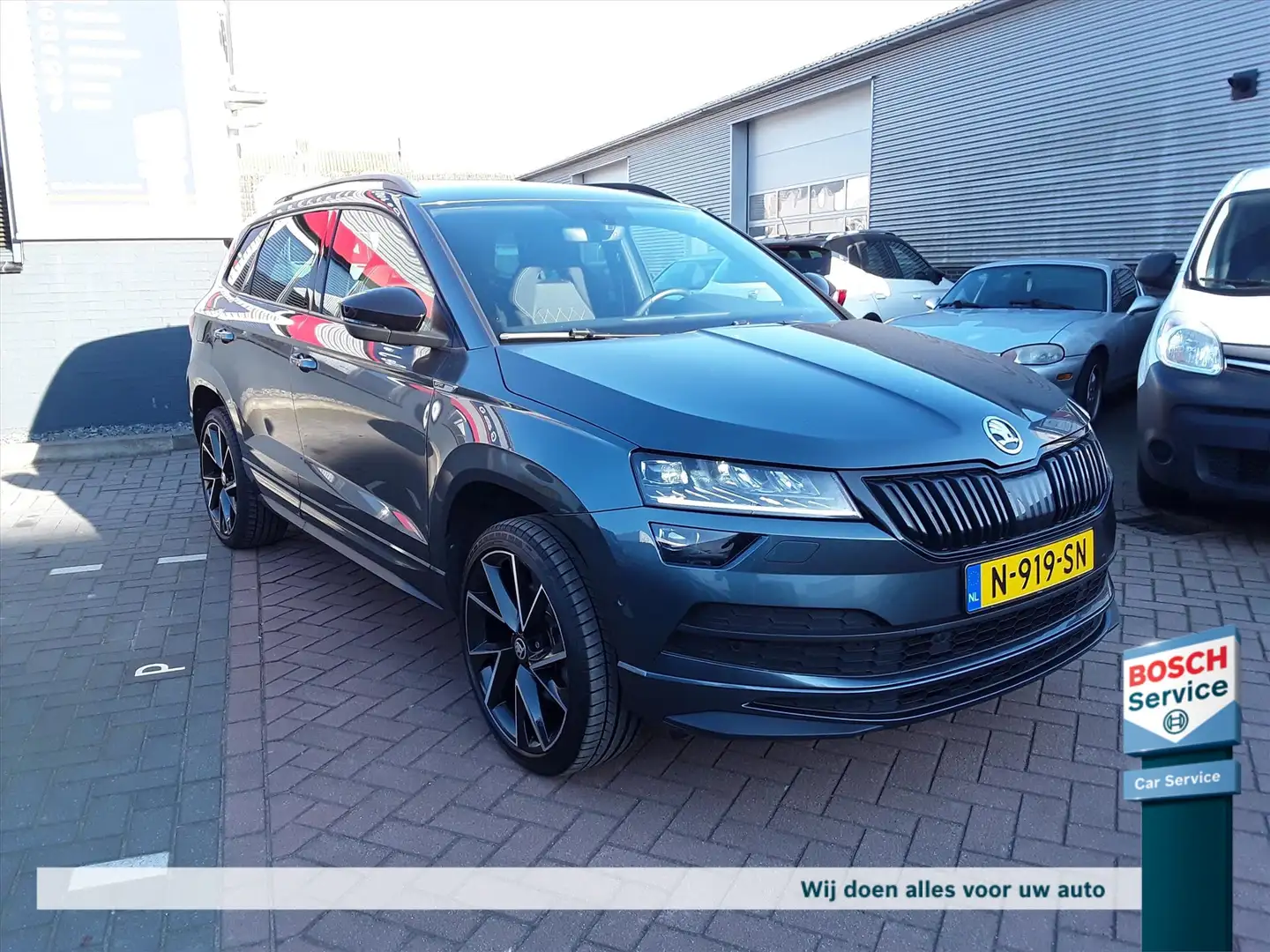 Skoda Karoq 1.5 TSI ACT Greentech 150pk Sportline Business Grau - 2