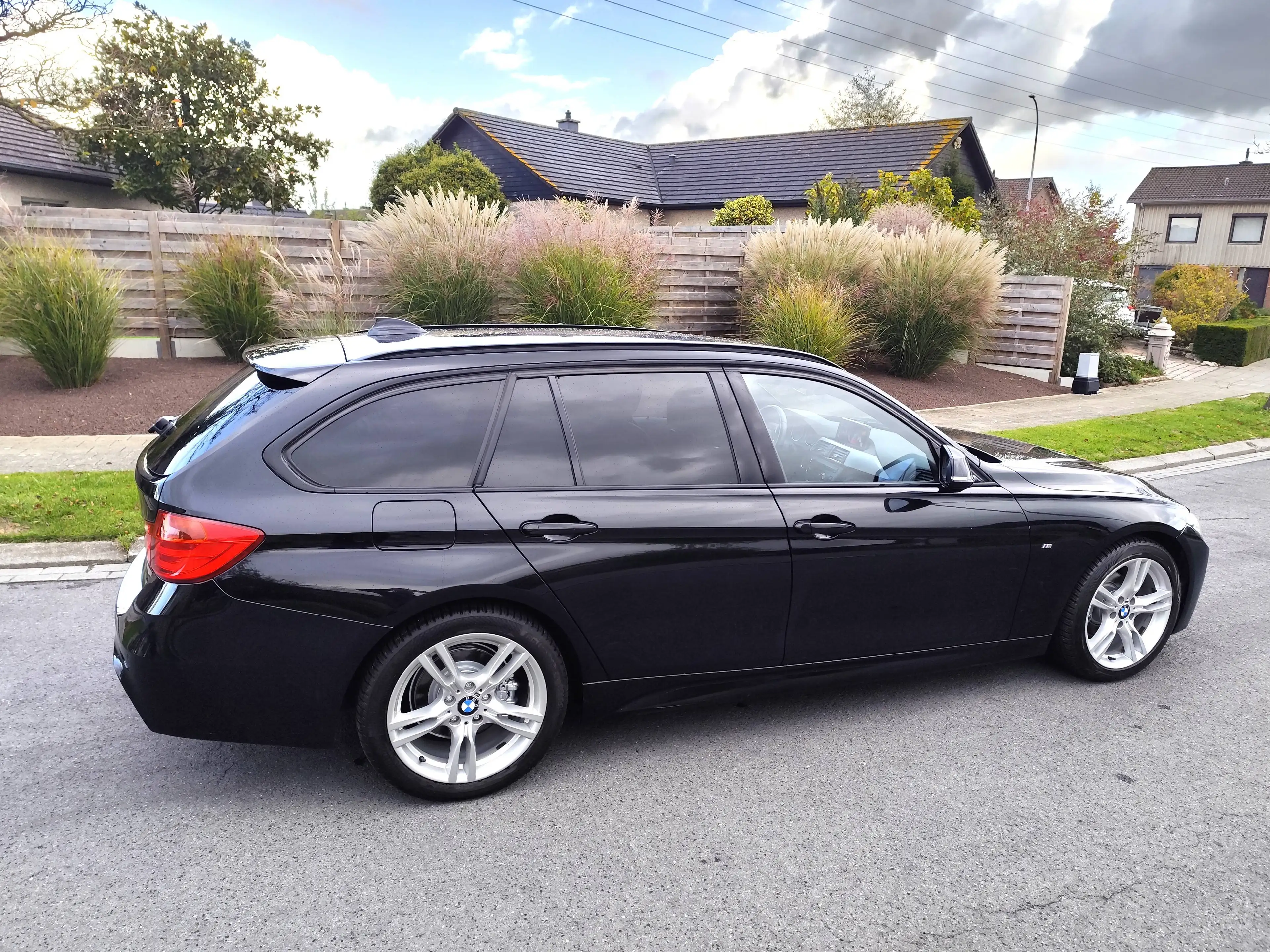 BMW 318 dA M-PACK,CARPLAY,CAMERA,XENON/LED,M-STUUR,AUTOMAAT,LEDER,EL. KOFFER,CRUISE,BLUETH,ALU 18",ZETELVERWARMING,AIRCO — photo 5