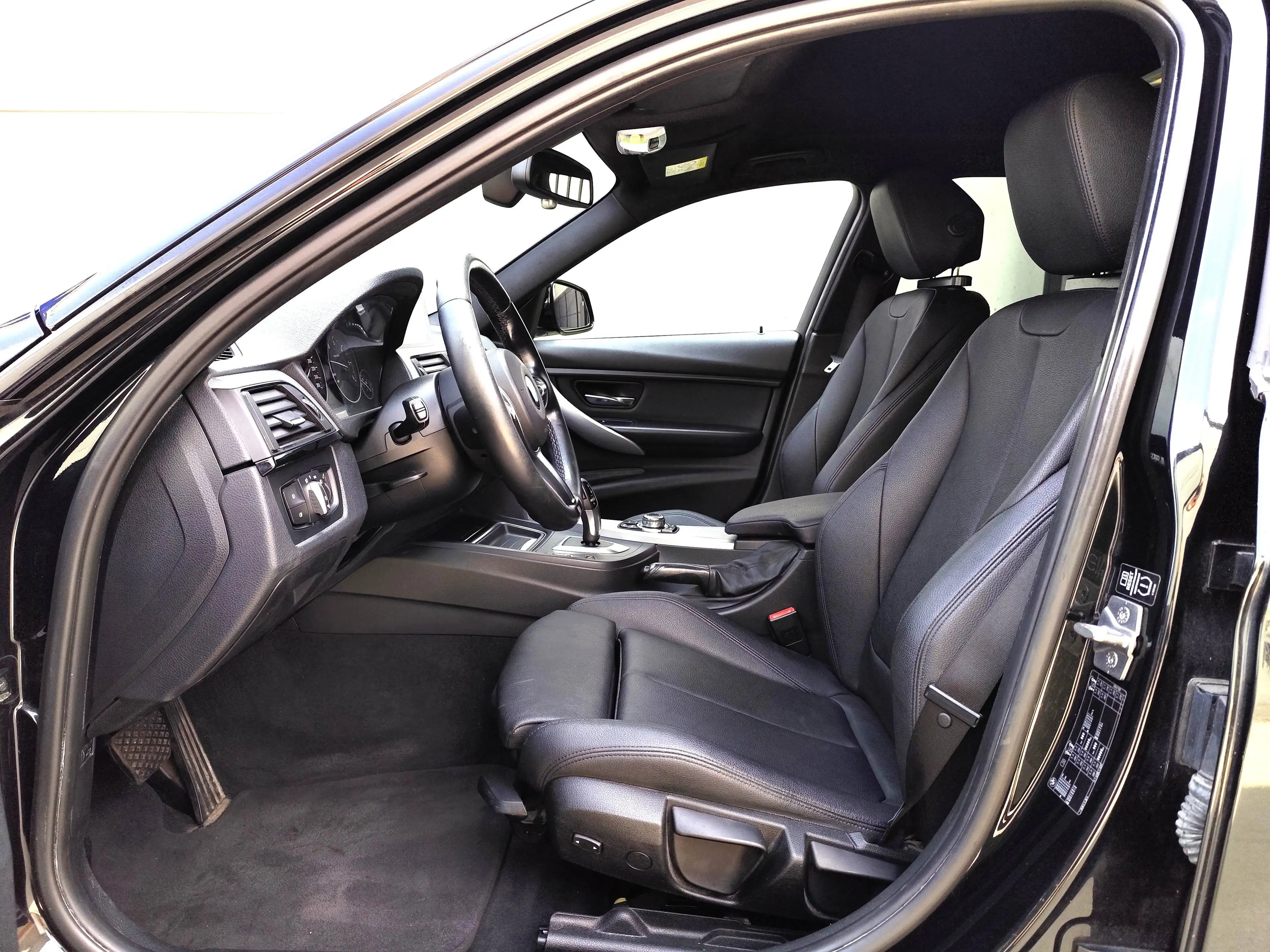 BMW 318 dA M-PACK,CARPLAY,CAMERA,XENON/LED,M-STUUR,AUTOMAAT,LEDER,EL. KOFFER,CRUISE,BLUETH,ALU 18",ZETELVERWARMING,AIRCO — photo 11