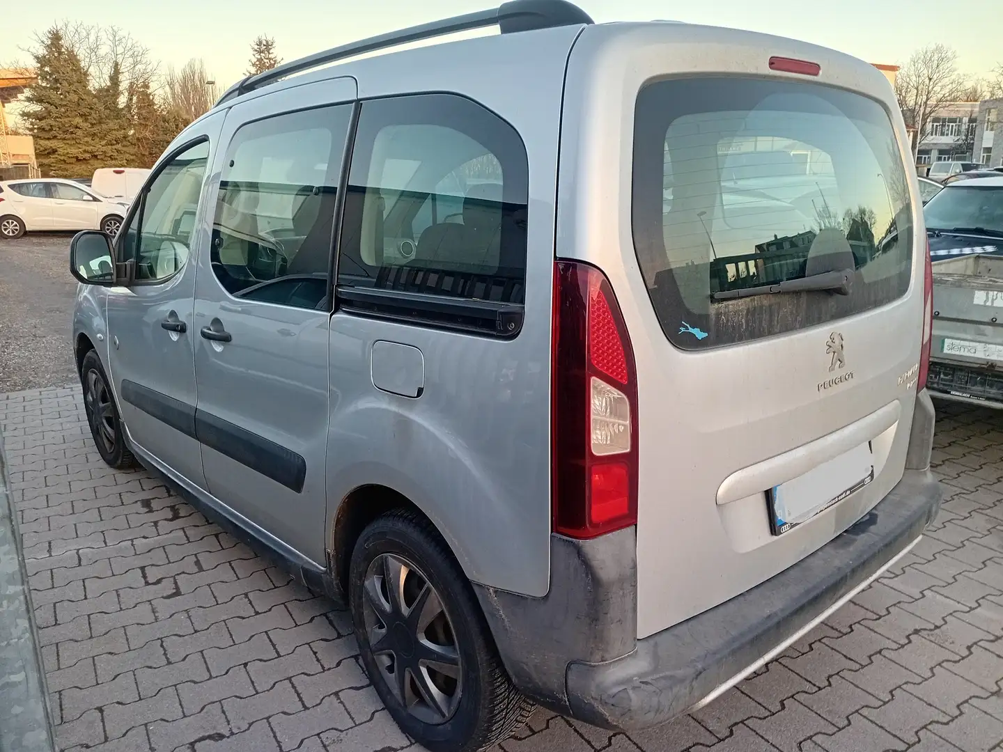 Peugeot Partner Tepee Outdoor  HU & AU Neu! Silber - 2
