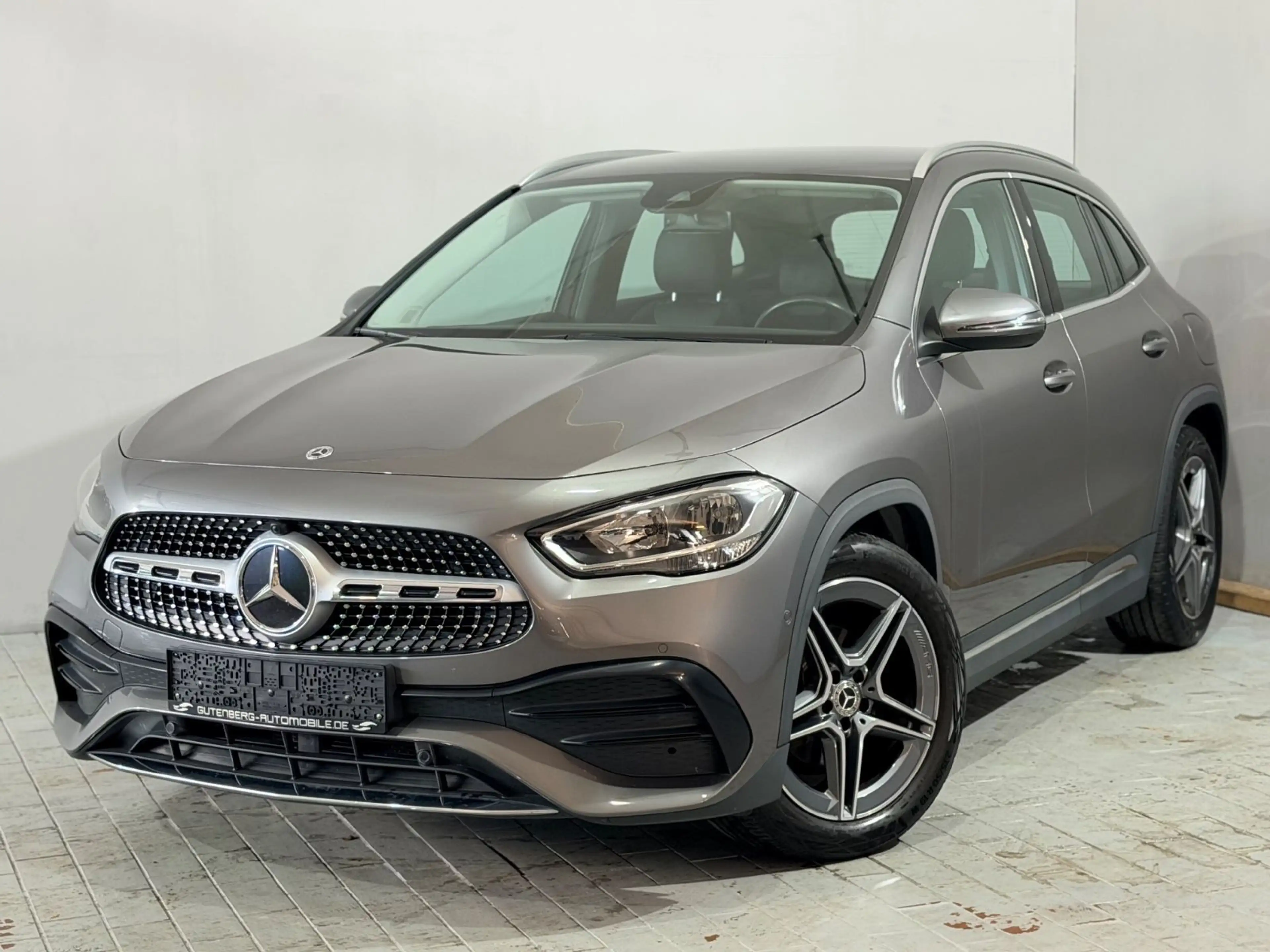 Mercedes-Benz GLA 180 AMG LINE 1.Hand  360Kamera Apple/Android